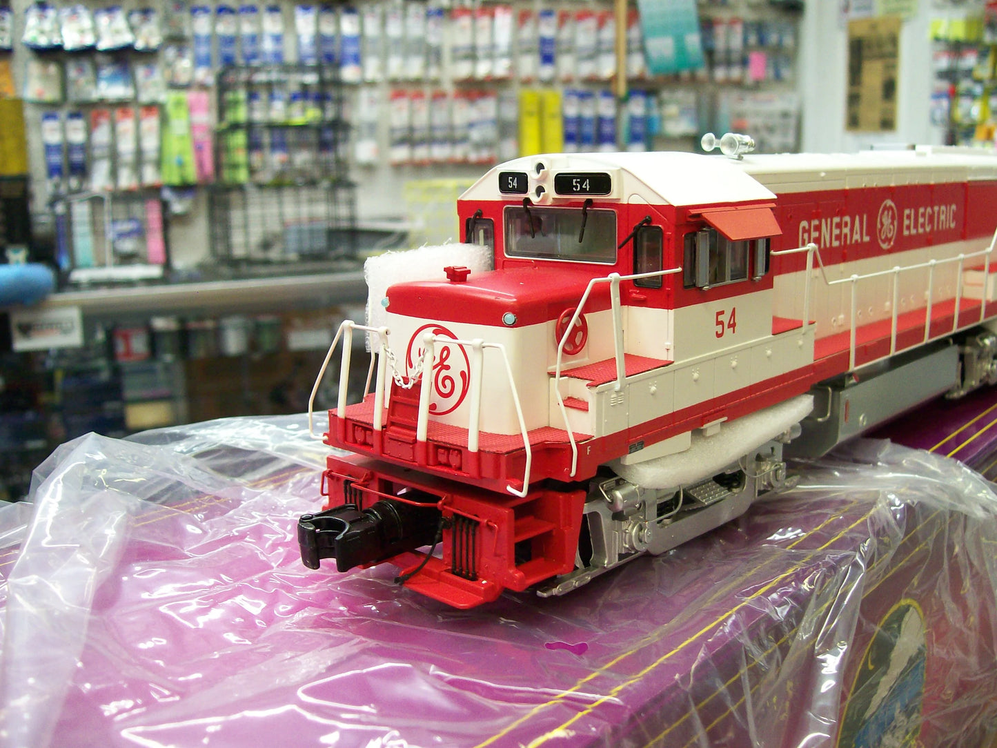 ( Sold Out ) E-Z Catch Custom Limited Run MTH Premier GE Demo U-25-B Diesel Locomotive Cab # 54