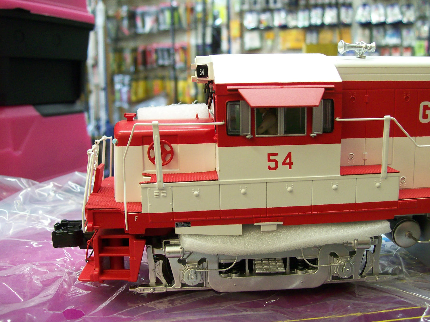 ( Sold Out ) E-Z Catch Custom Limited Run MTH Premier GE Demo U-25-B Diesel Locomotive Cab # 54