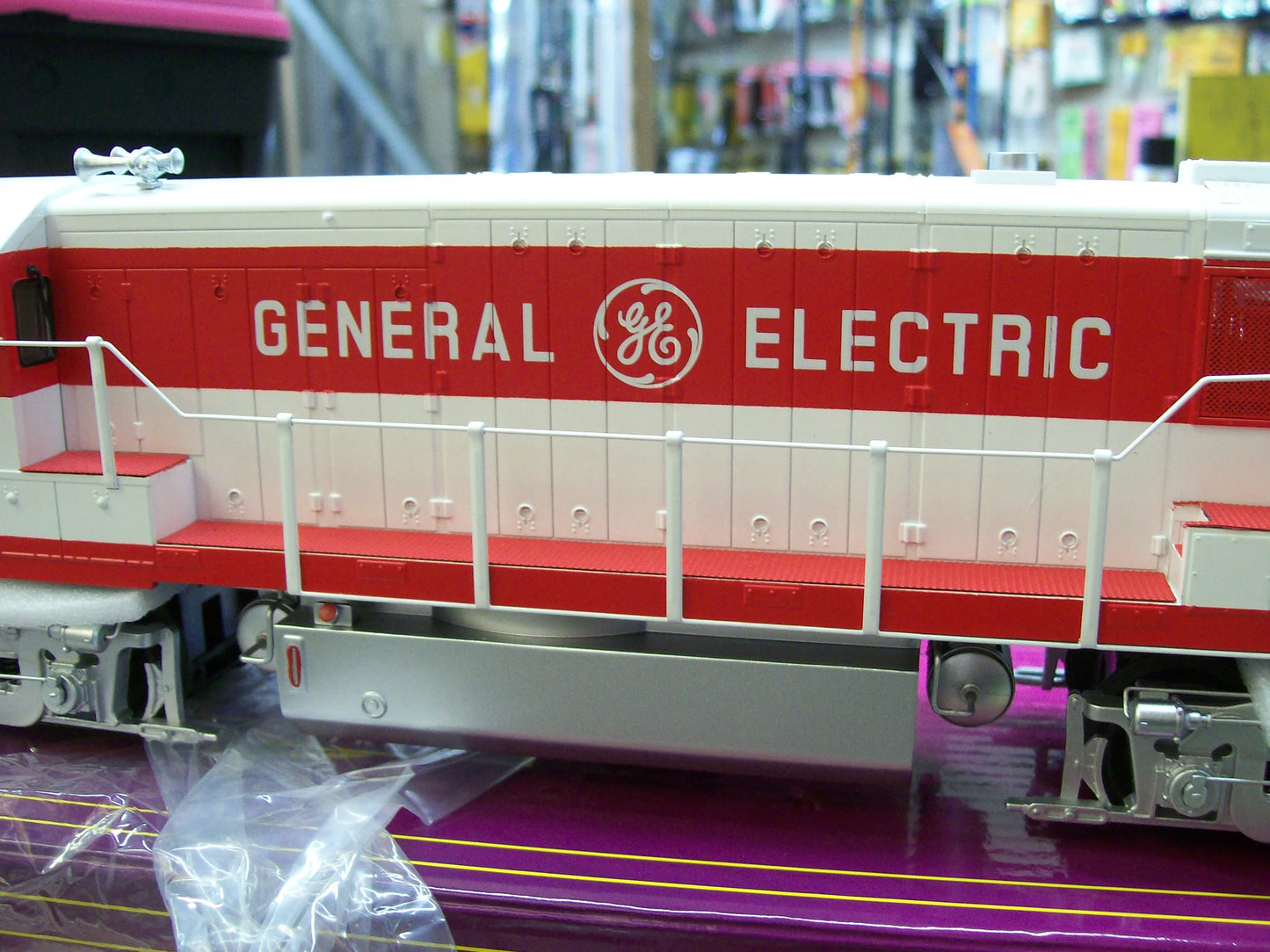 ( Sold Out ) E-Z Catch Custom Limited Run MTH Premier GE Demo U-25-B Diesel Locomotive Cab # 54