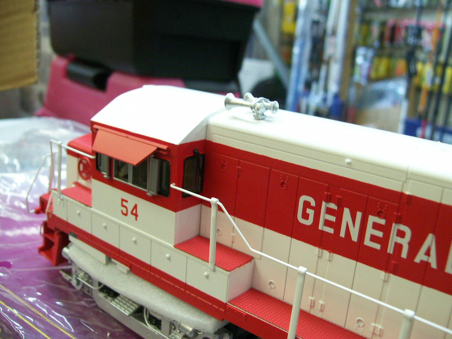 ( Sold Out ) E-Z Catch Custom Limited Run MTH Premier GE Demo U-25-B Diesel Locomotive Cab # 54