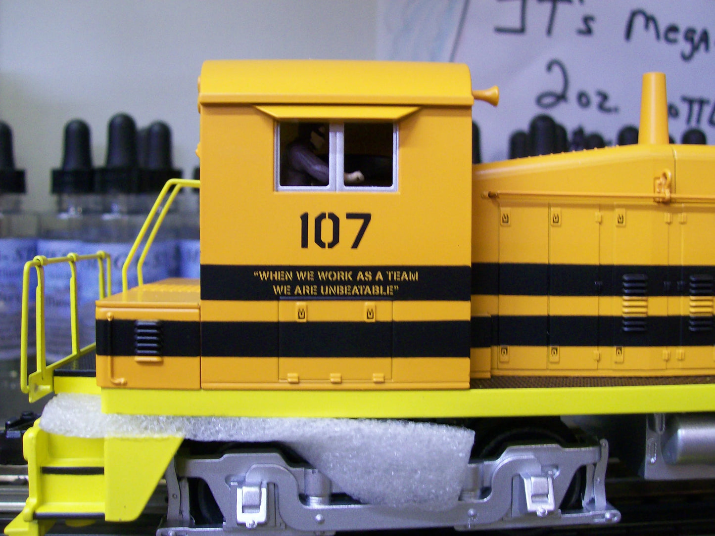( Sold Out ) Exclusive E-Z Catch MTH Railking SW 1200 Railking Rochester & Southern Cab # 107