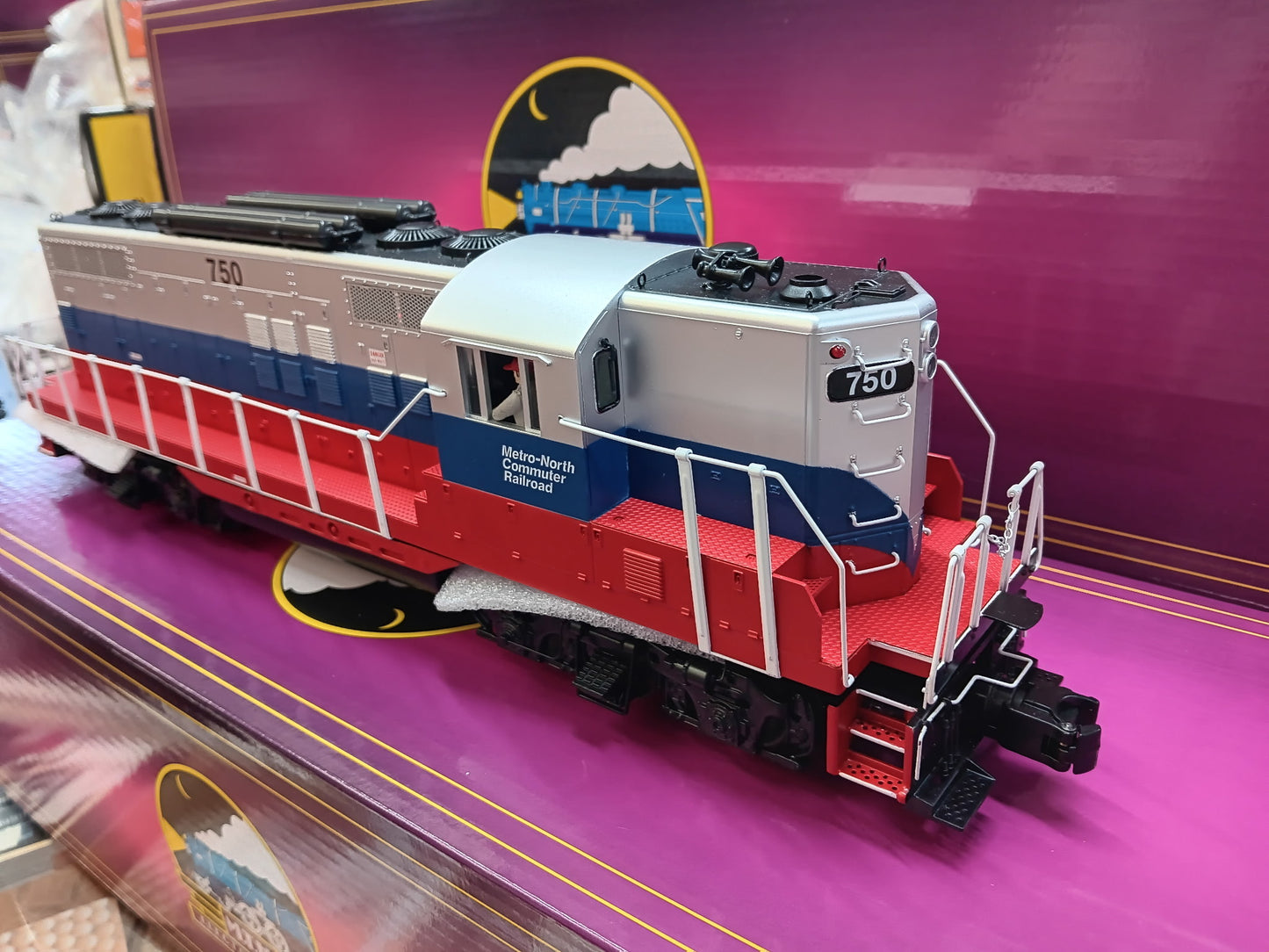 IN STOCK Exclusive E-Z Catch MTH Premier Metro North GP-9 ( Cab 750 )