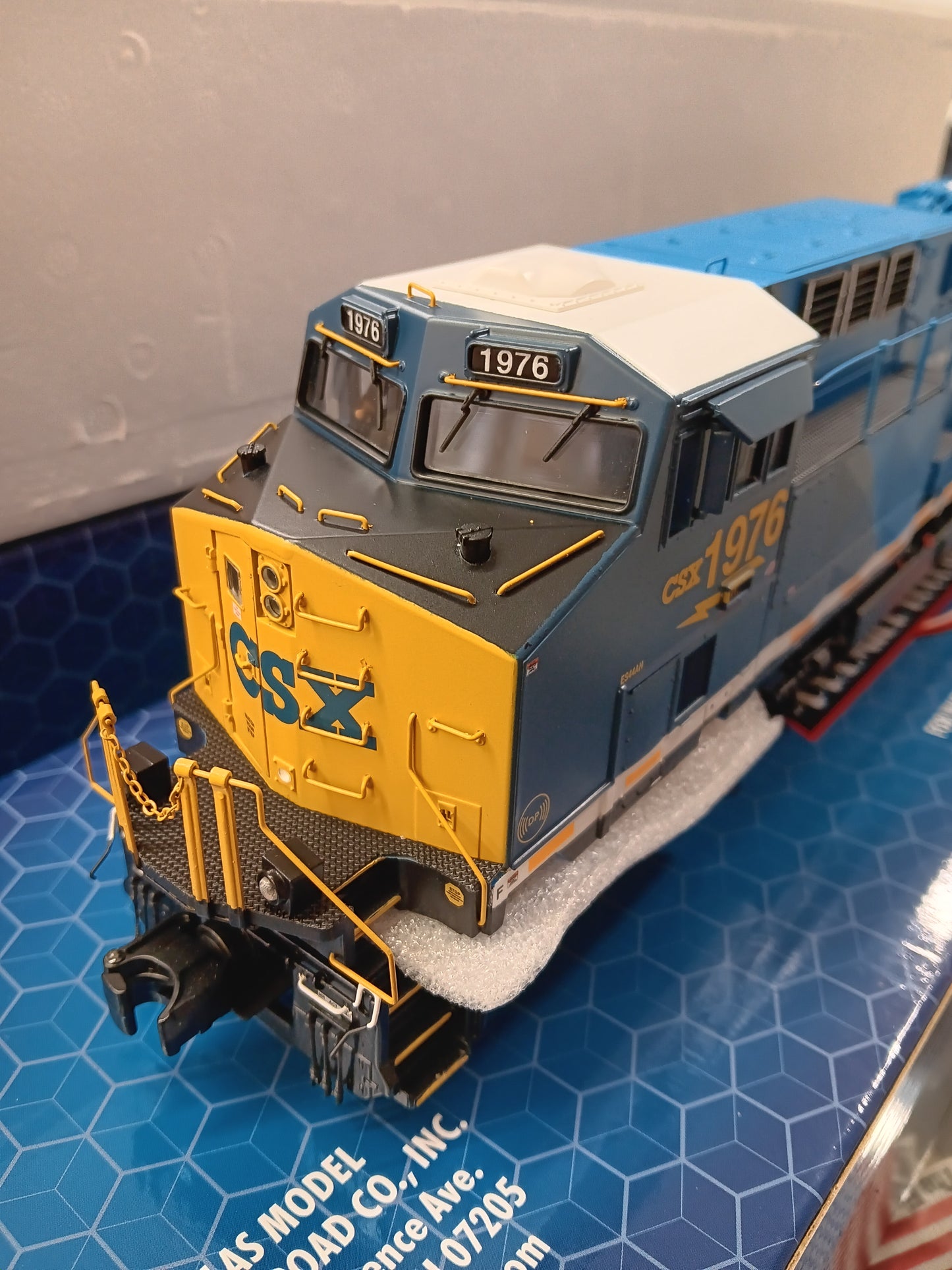 Now in Stock ** FREE SHIPPING ** Atlas O # 30138418 3RL PREMIER ES44 CSX [CONRAIL HERITAGE] #1976