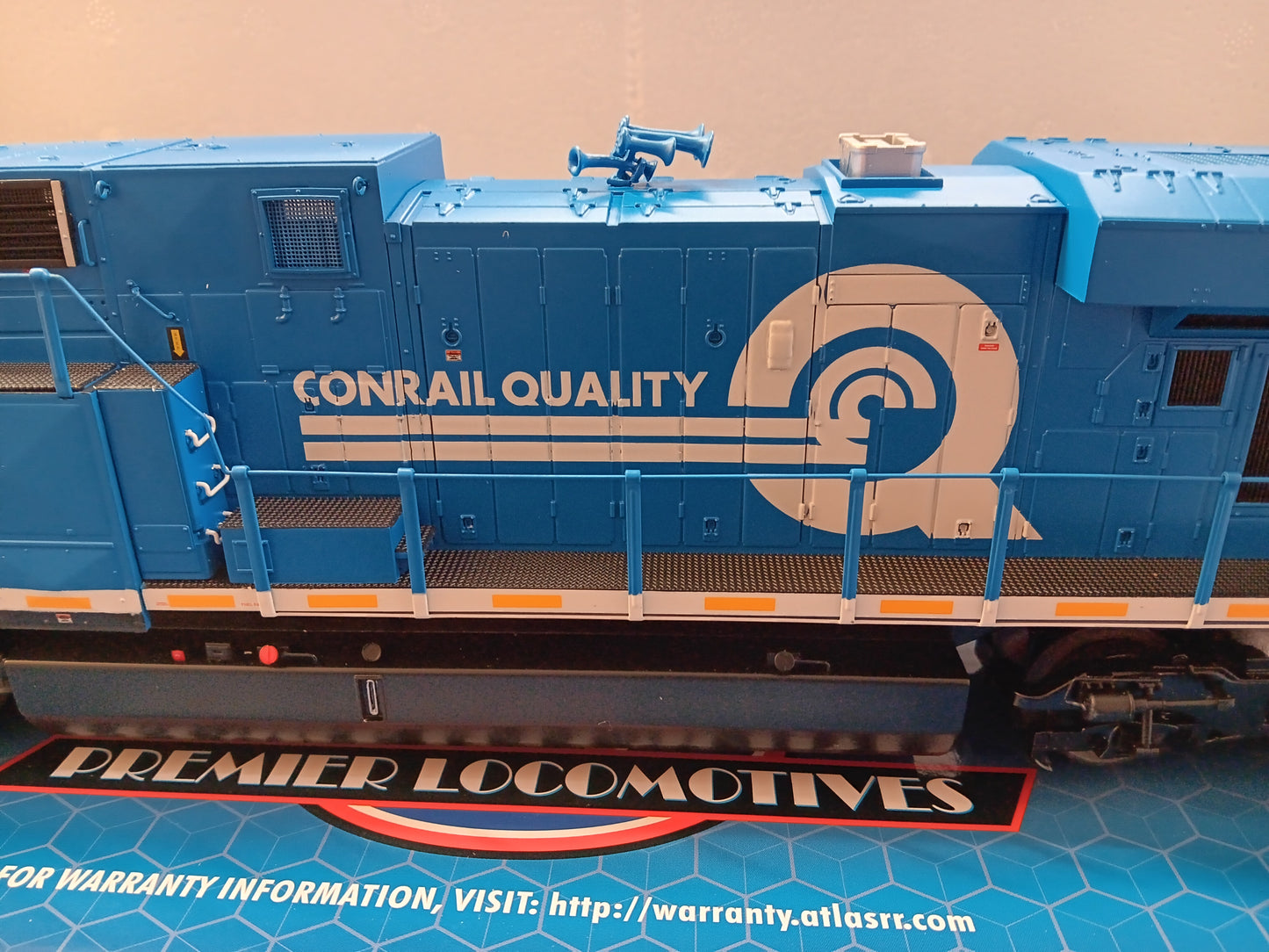 Now in Stock ** FREE SHIPPING ** Atlas O # 30138418 3RL PREMIER ES44 CSX [CONRAIL HERITAGE] #1976