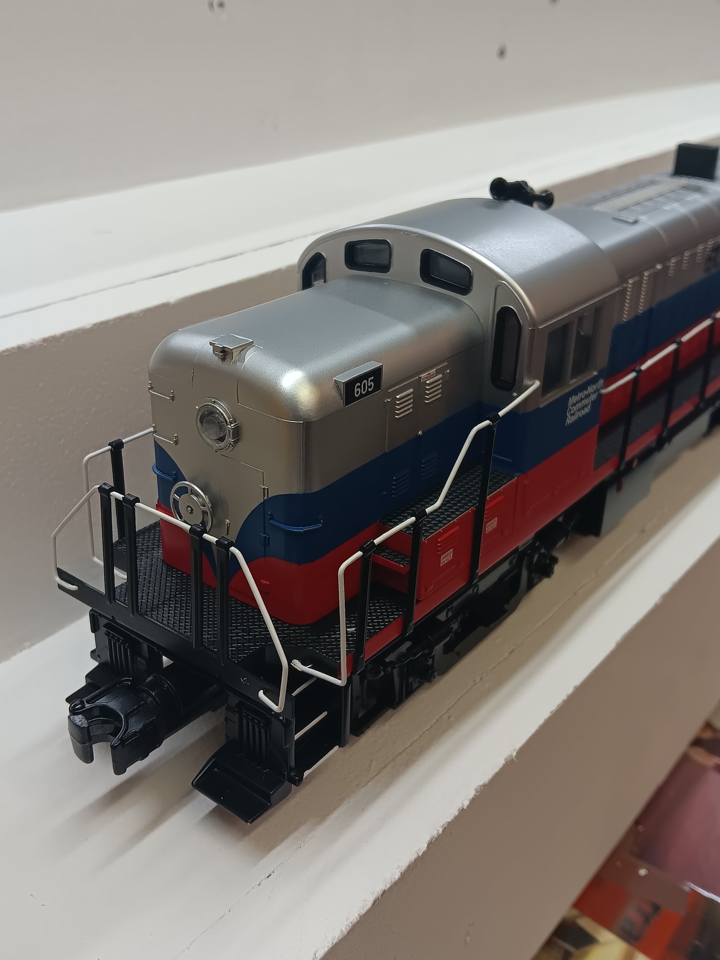MTH Railking # 30-21193-1 ( Custom ) RS-3 Diesel Engine With Proto-Sound 3.0 - Metro North  Engine No. 605