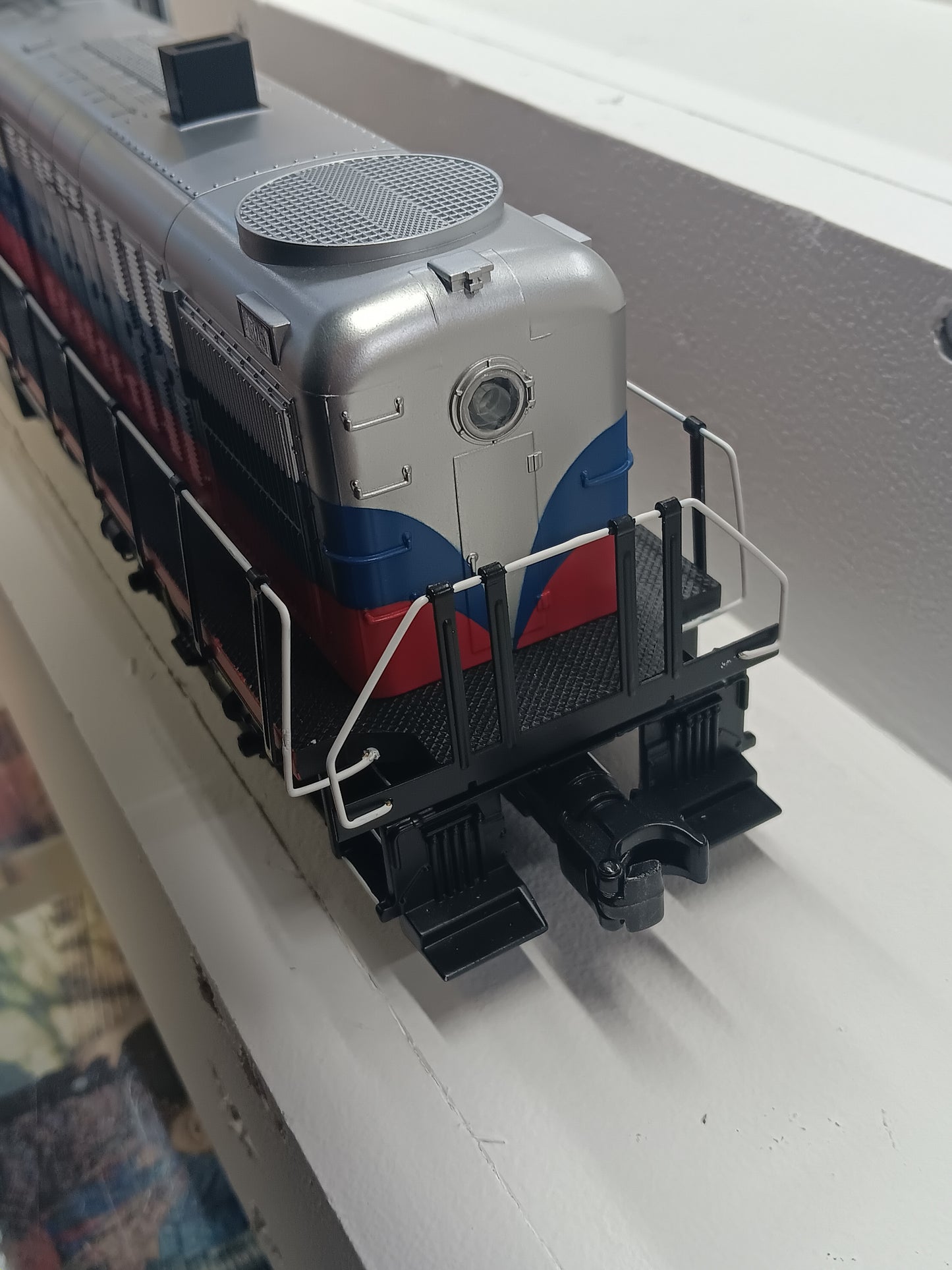 MTH Railking # 30-21193-1 ( Custom ) RS-3 Diesel Engine With Proto-Sound 3.0 - Metro North  Engine No. 605