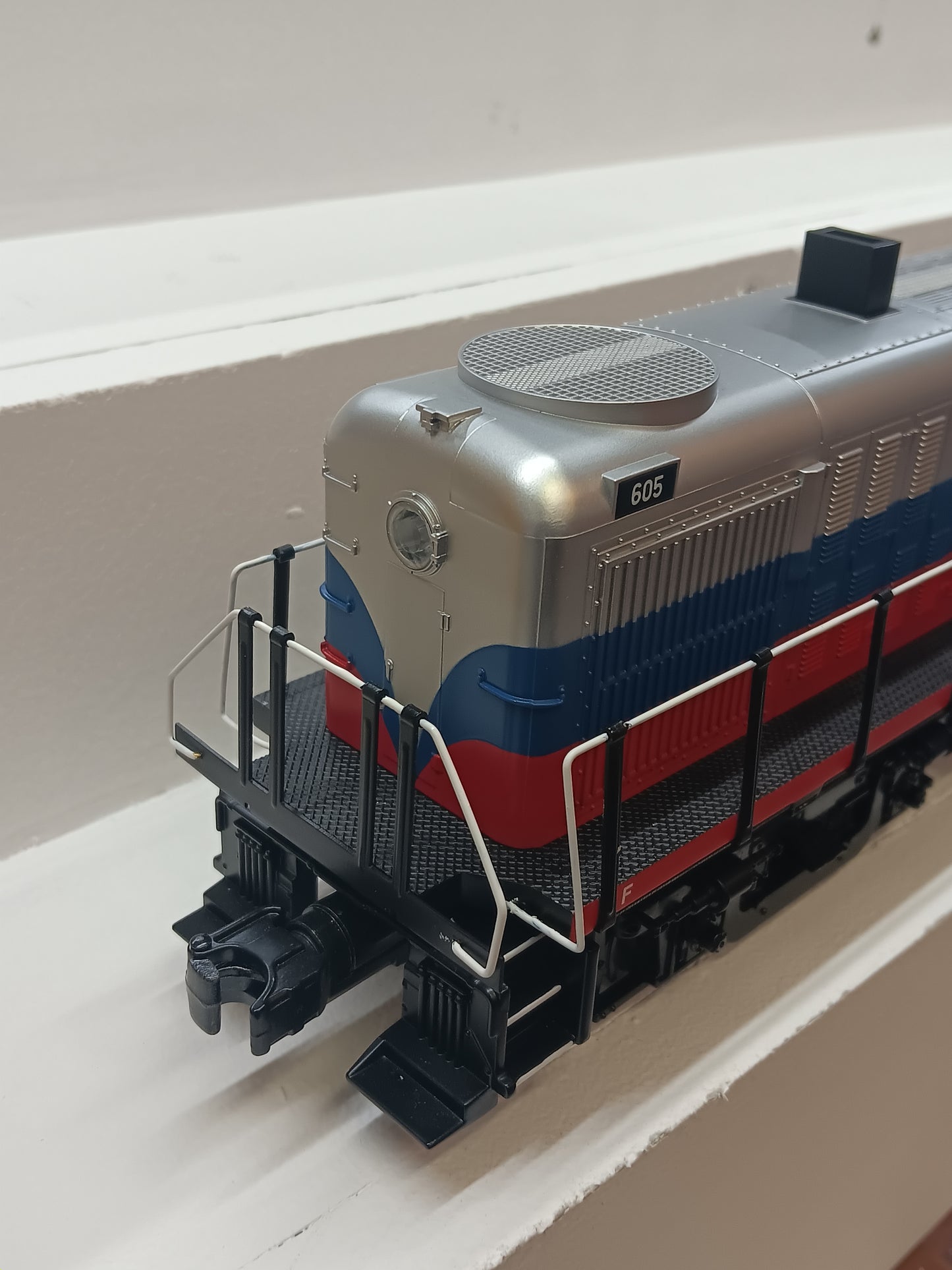 MTH Railking # 30-21193-1 ( Custom ) RS-3 Diesel Engine With Proto-Sound 3.0 - Metro North  Engine No. 605