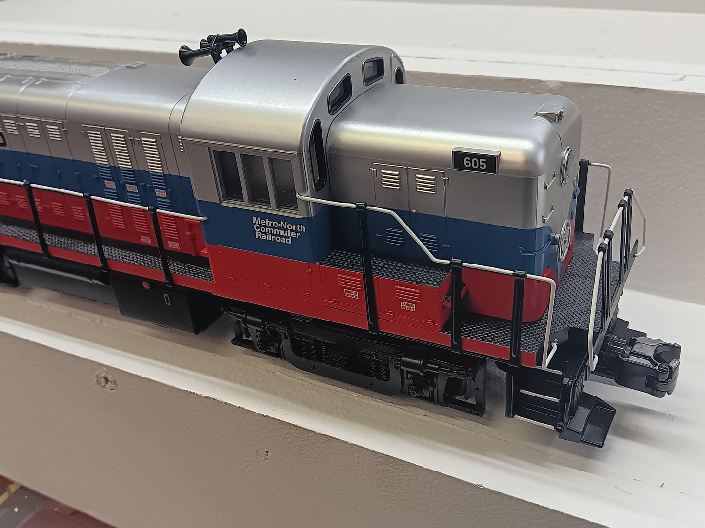MTH Railking # 30-21193-1 ( Custom ) RS-3 Diesel Engine With Proto-Sound 3.0 - Metro North  Engine No. 605