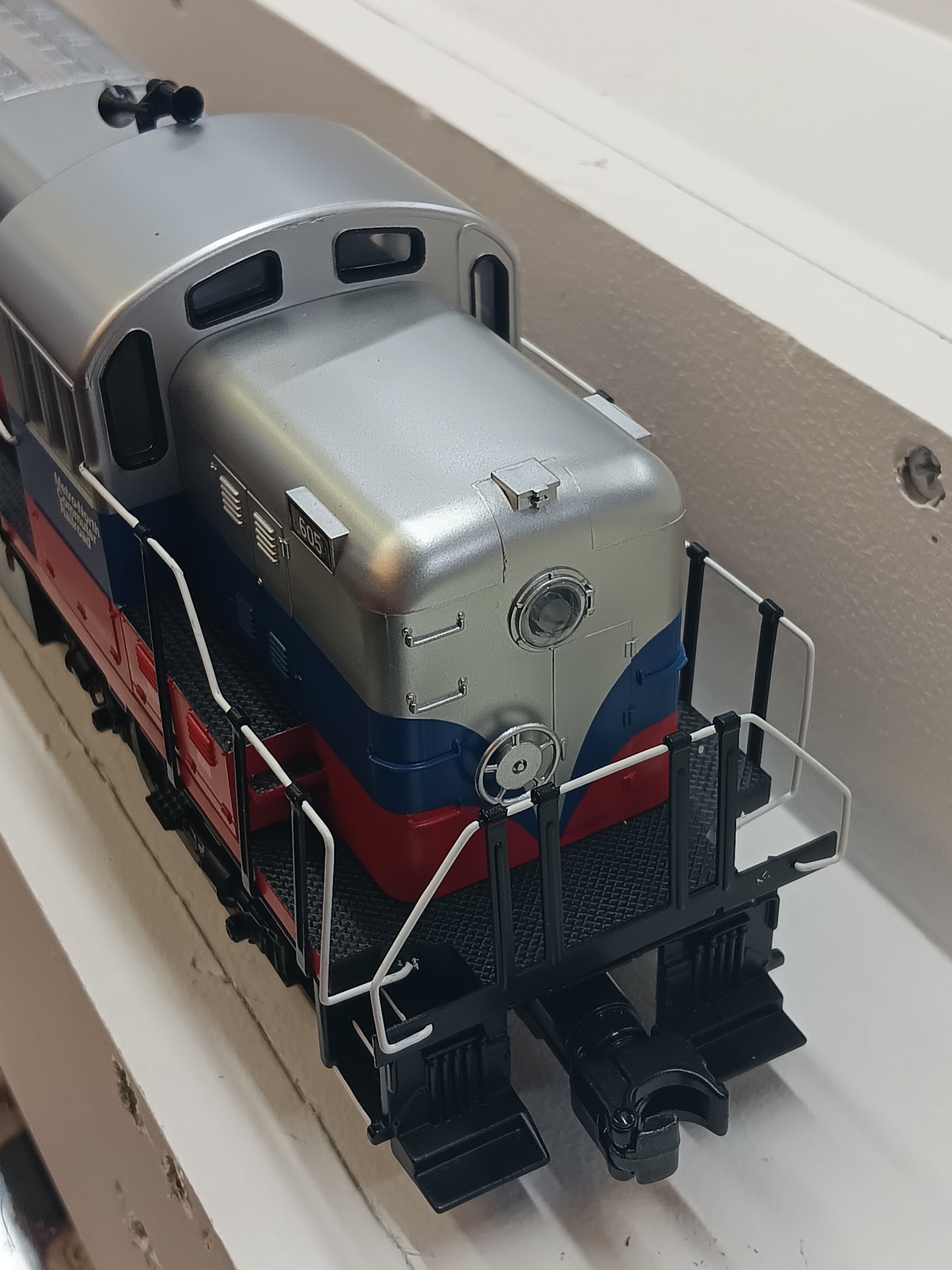 MTH Railking # 30-21193-1 ( Custom ) RS-3 Diesel Engine With Proto-Sound 3.0 - Metro North  Engine No. 605