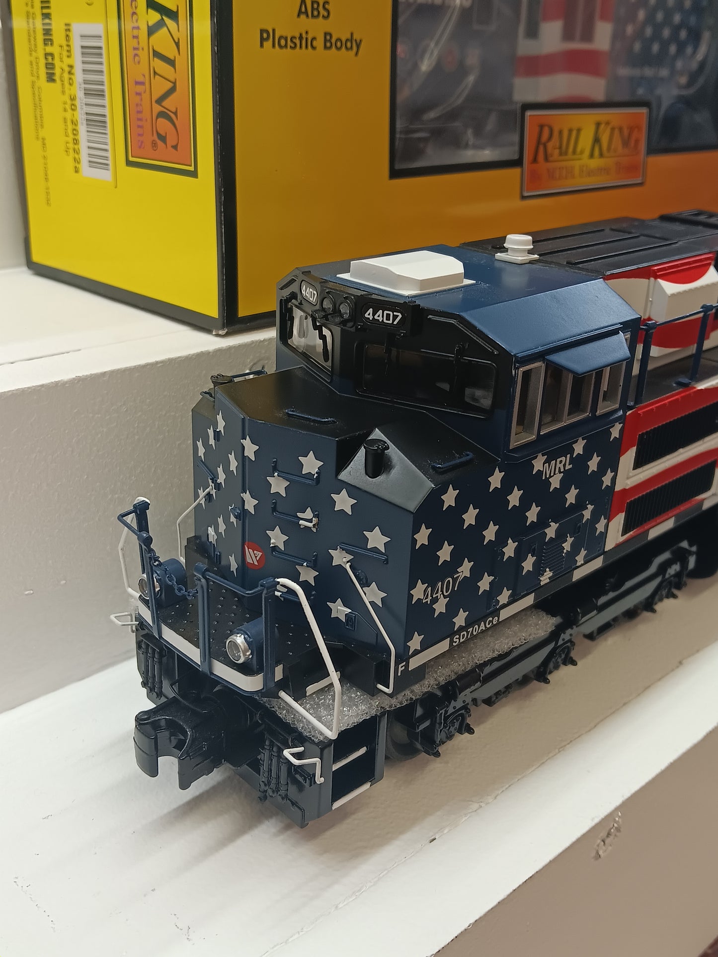 In stock MTH Railking # 30-20822-1 ( Montana Rail Link (Veterans) SD70-ACE & Caboose