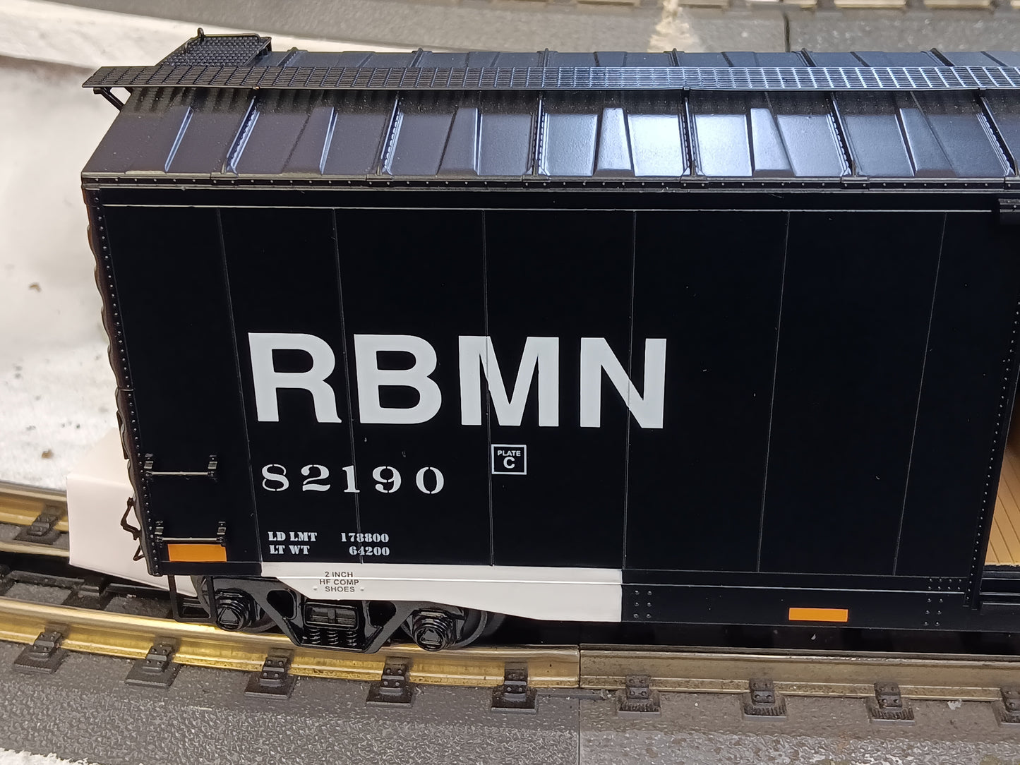 In Stock ( E-Z Catch Exclusive ) MTH PREMIER # 20-92437B RBM&N 50' PS-1 Box Car # 82190