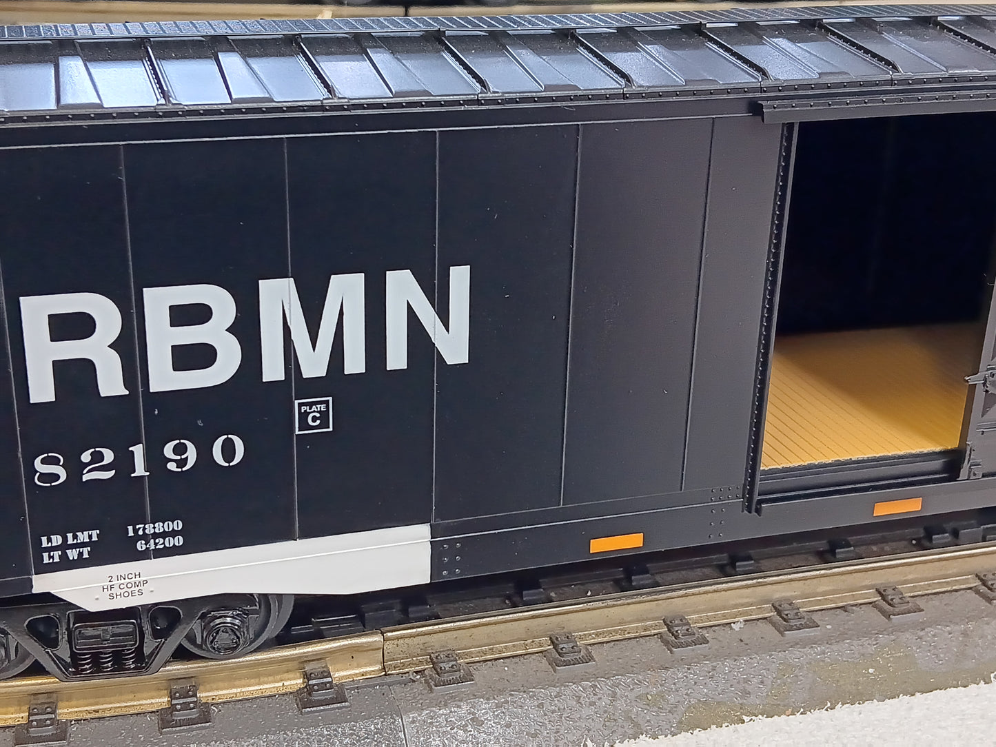 In Stock ( E-Z Catch Exclusive ) MTH PREMIER # 20-92437B RBM&N 50' PS-1 Box Car # 82190