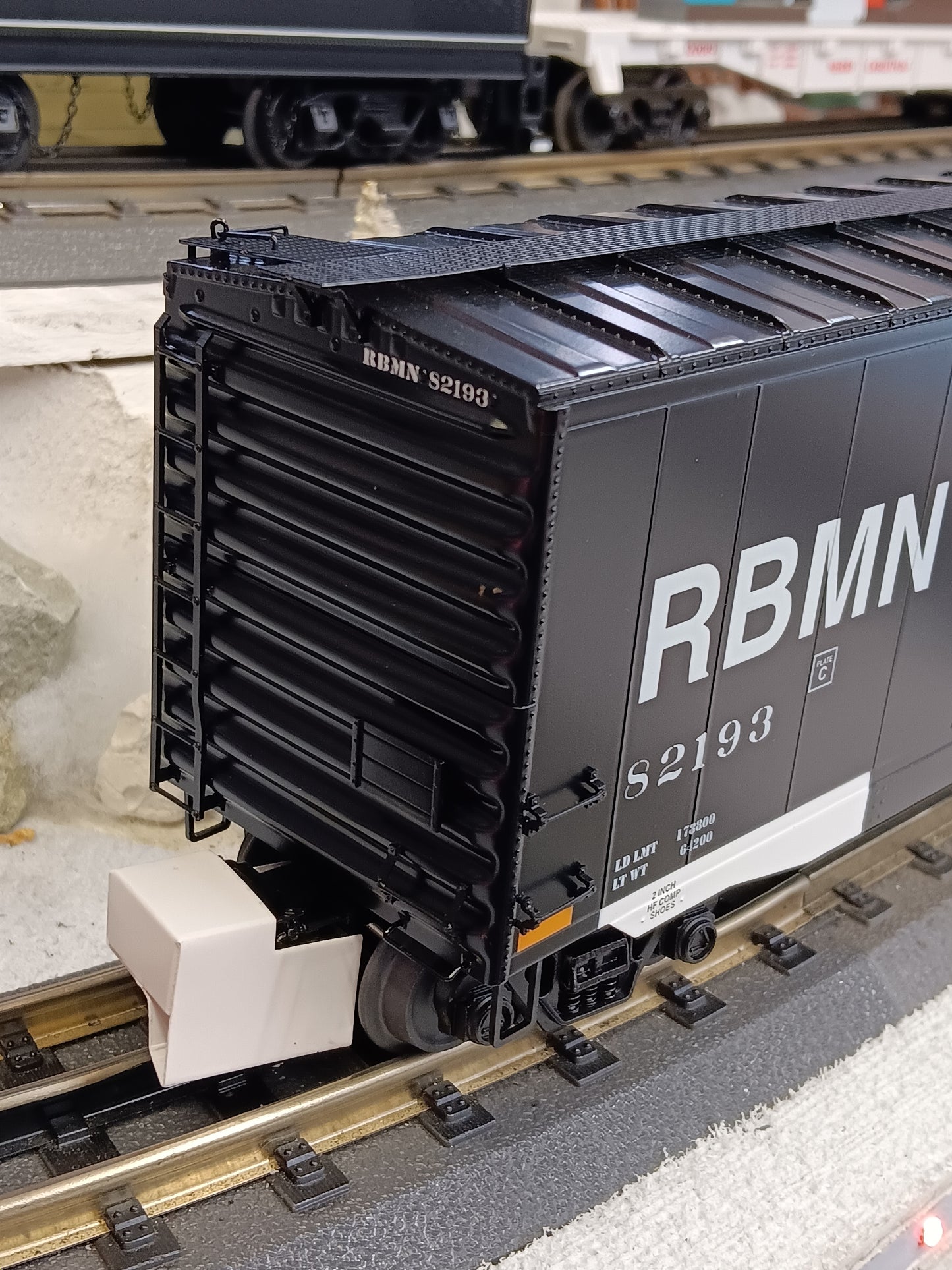 In Stock ( E-Z Catch Exclusive ) MTH PREMIER # 20-92437C RBM&N 50' PS-1 Box Car # 82193