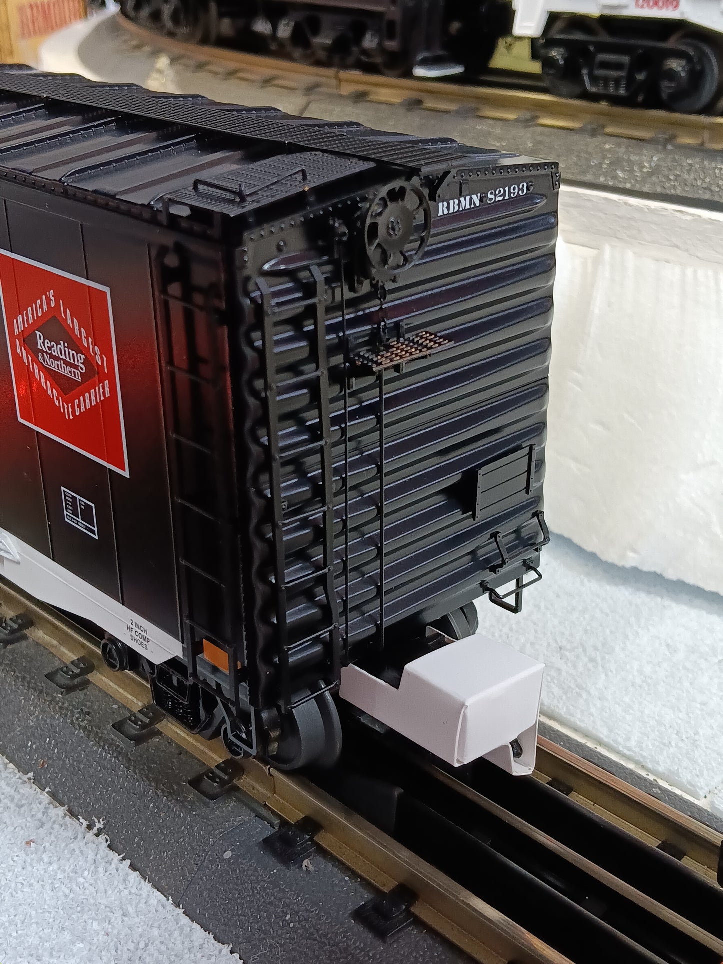In Stock ( E-Z Catch Exclusive ) MTH PREMIER # 20-92437C RBM&N 50' PS-1 Box Car # 82193
