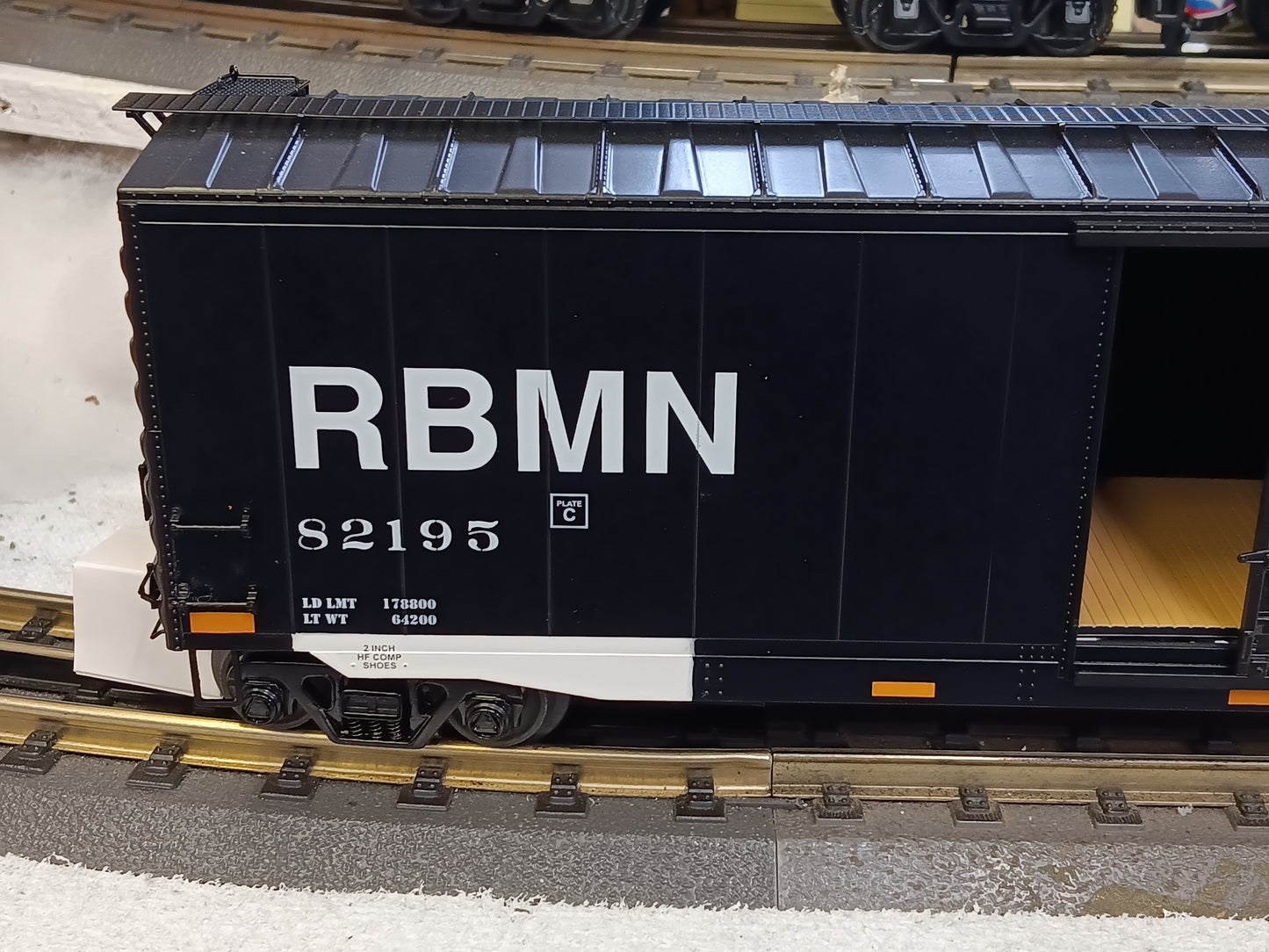 In Stock ( E-Z Catch Exclusive ) MTH PREMIER # 20-92437D RBM&N 50' PS-1 Box Car # 82195