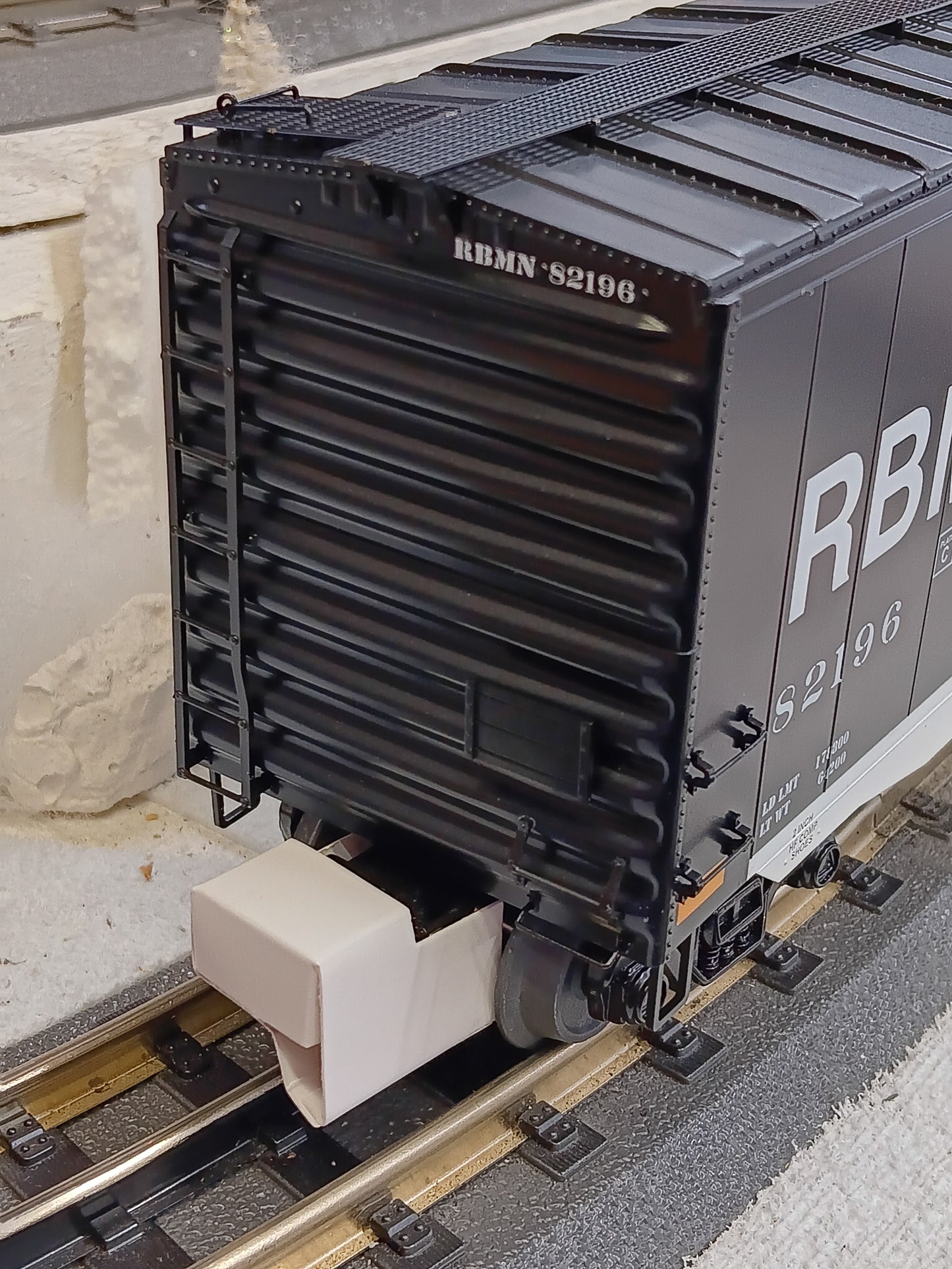 In Stock ( E-Z Catch Exclusive ) MTH PREMIER # 20-92437E RBM&N 50' PS-1 Box Car # 82196
