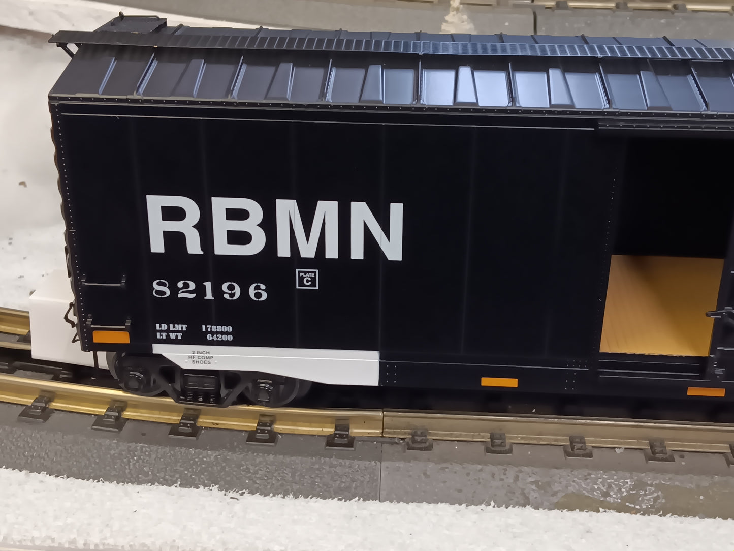 In Stock ( E-Z Catch Exclusive ) MTH PREMIER # 20-92437E RBM&N 50' PS-1 Box Car # 82196