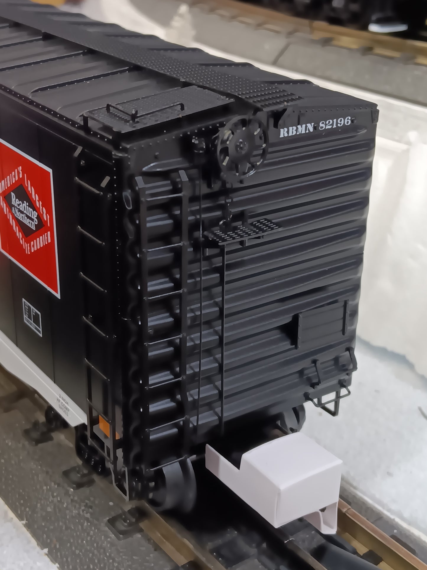In Stock ( E-Z Catch Exclusive ) MTH PREMIER # 20-92437E RBM&N 50' PS-1 Box Car # 82196