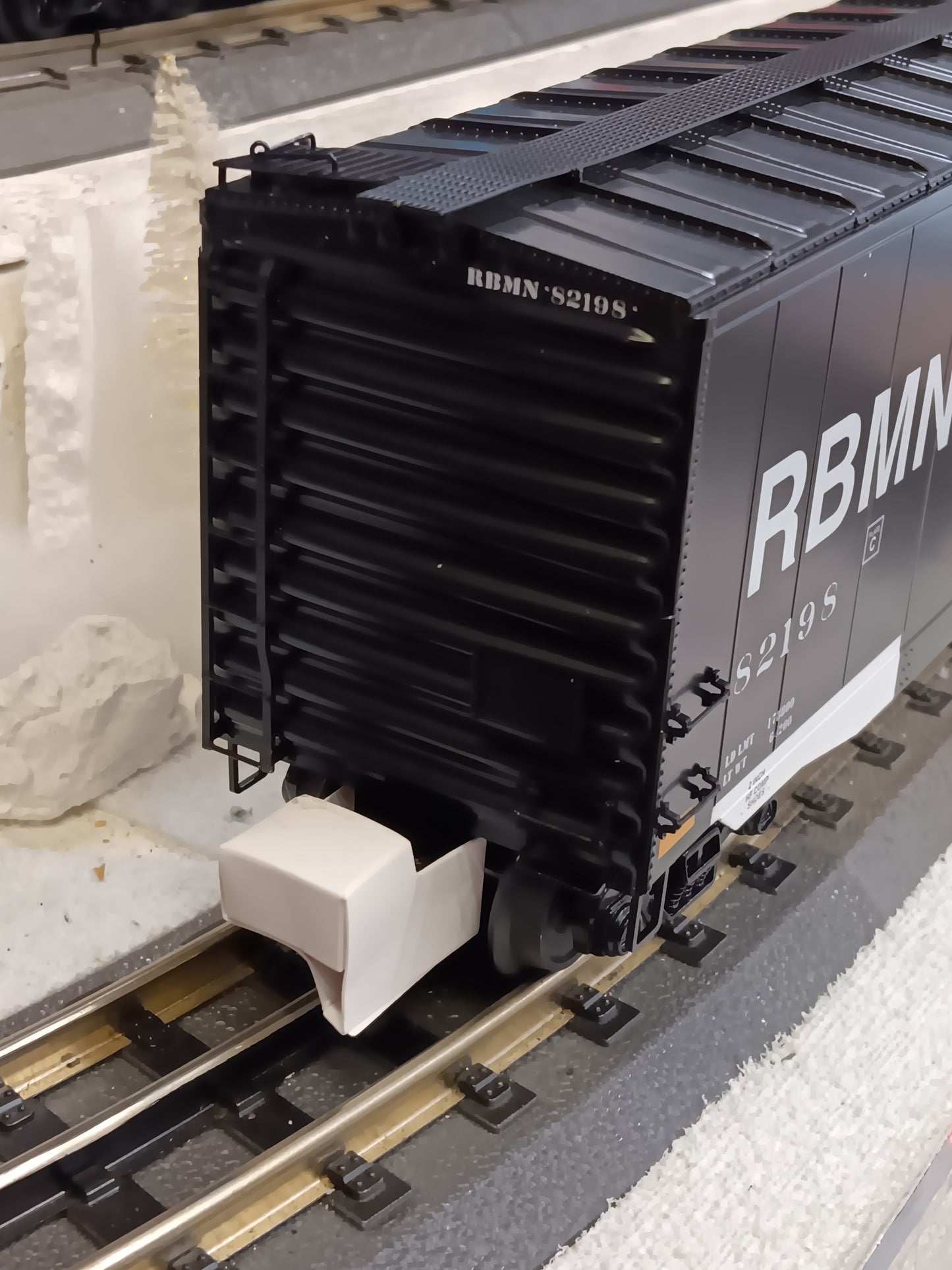 In Stock ( E-Z Catch Exclusive ) MTH PREMIER # 20-92437F RBM&N 50' PS-1 Box Car # 82198