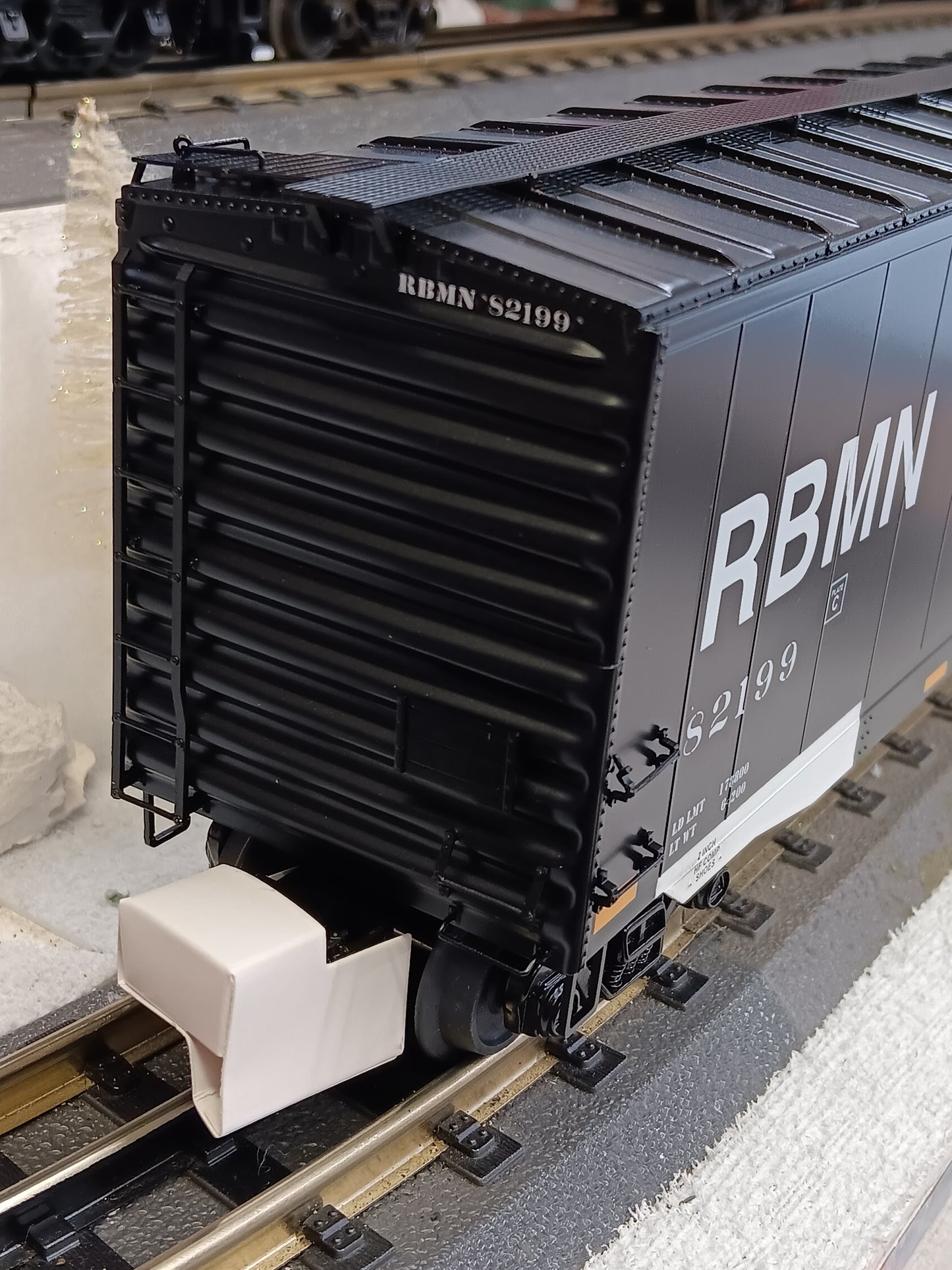 In Stock ( E-Z Catch Exclusive ) MTH PREMIER # 20-92437G RBM&N 50' PS-1 Box Car # 82199