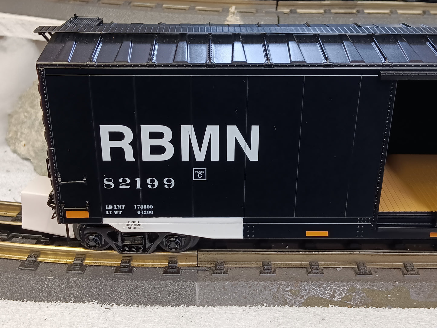 In Stock ( E-Z Catch Exclusive ) MTH PREMIER # 20-92437G RBM&N 50' PS-1 Box Car # 82199