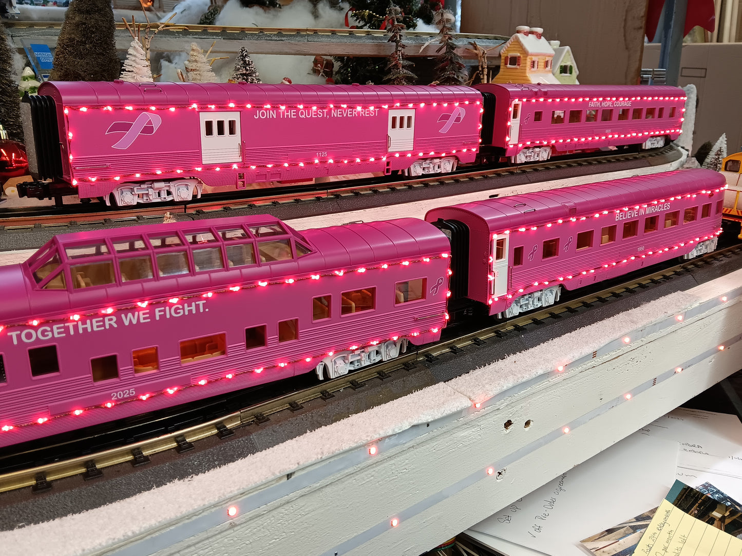 MTH E-Z CATCH CUSTOM FOUR CAR CANCER AWARENESS PASSENGER SET W/ RED LED LIGHTS