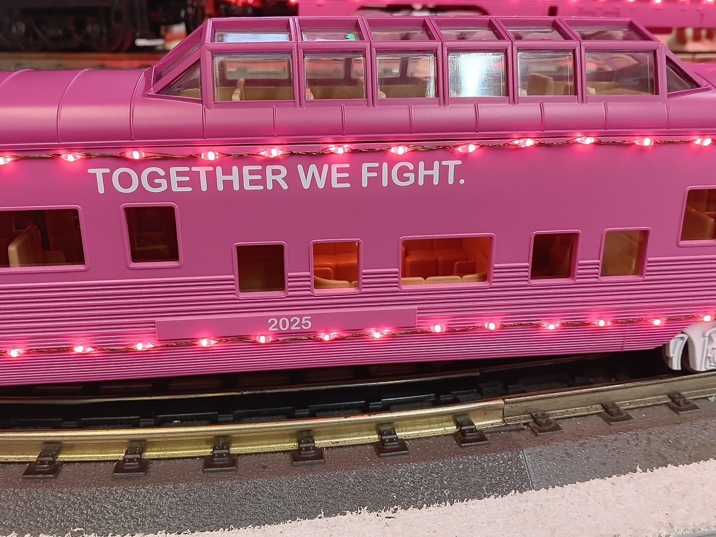 MTH E-Z CATCH CUSTOM FOUR CAR CANCER AWARENESS PASSENGER SET W/ RED LED LIGHTS