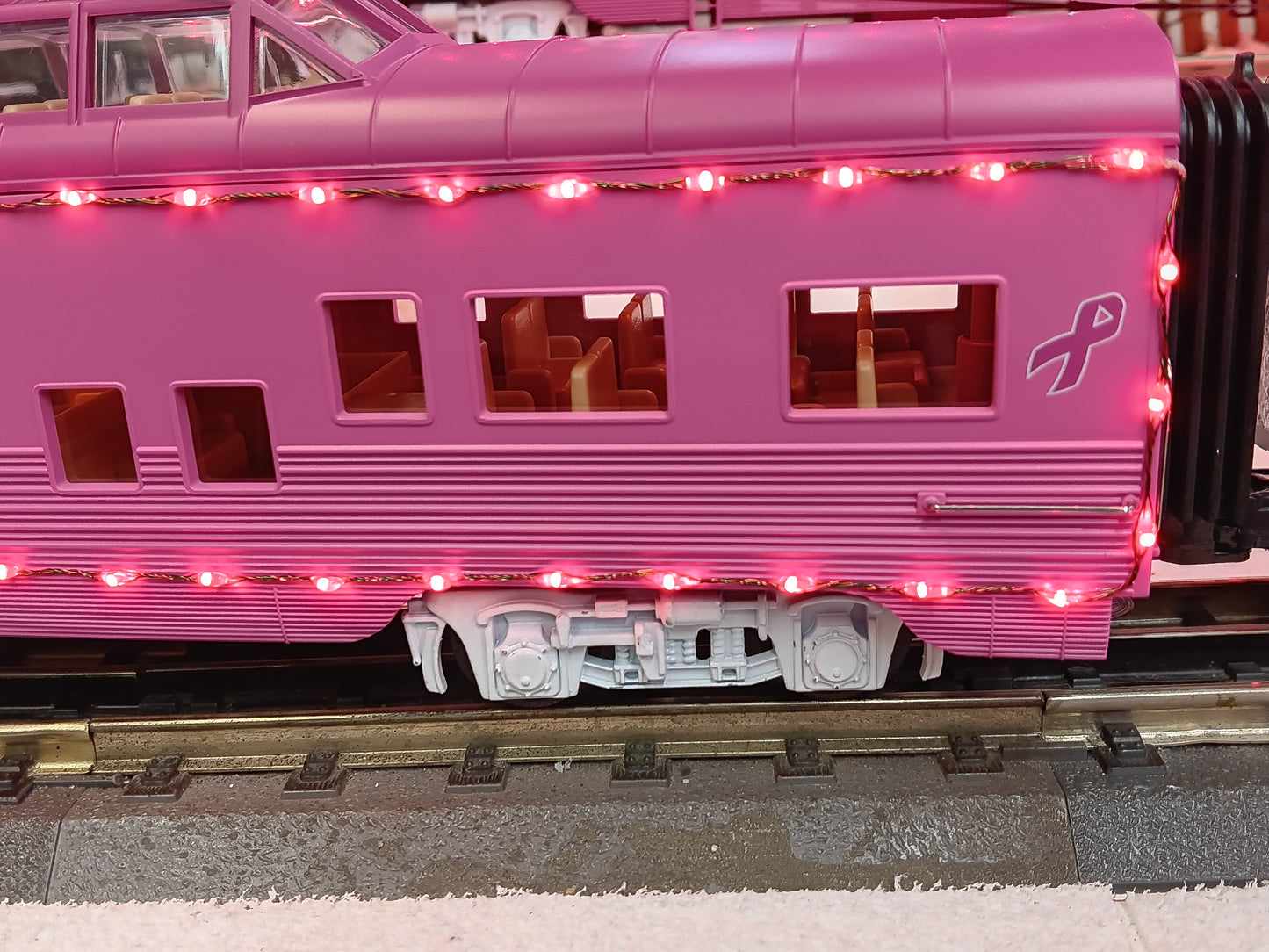 MTH E-Z CATCH CUSTOM FOUR CAR CANCER AWARENESS PASSENGER SET W/ RED LED LIGHTS