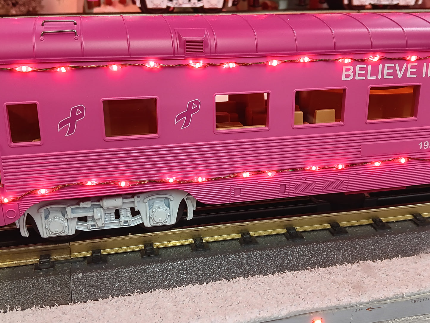 MTH E-Z CATCH CUSTOM FOUR CAR CANCER AWARENESS PASSENGER SET W/ RED LED LIGHTS