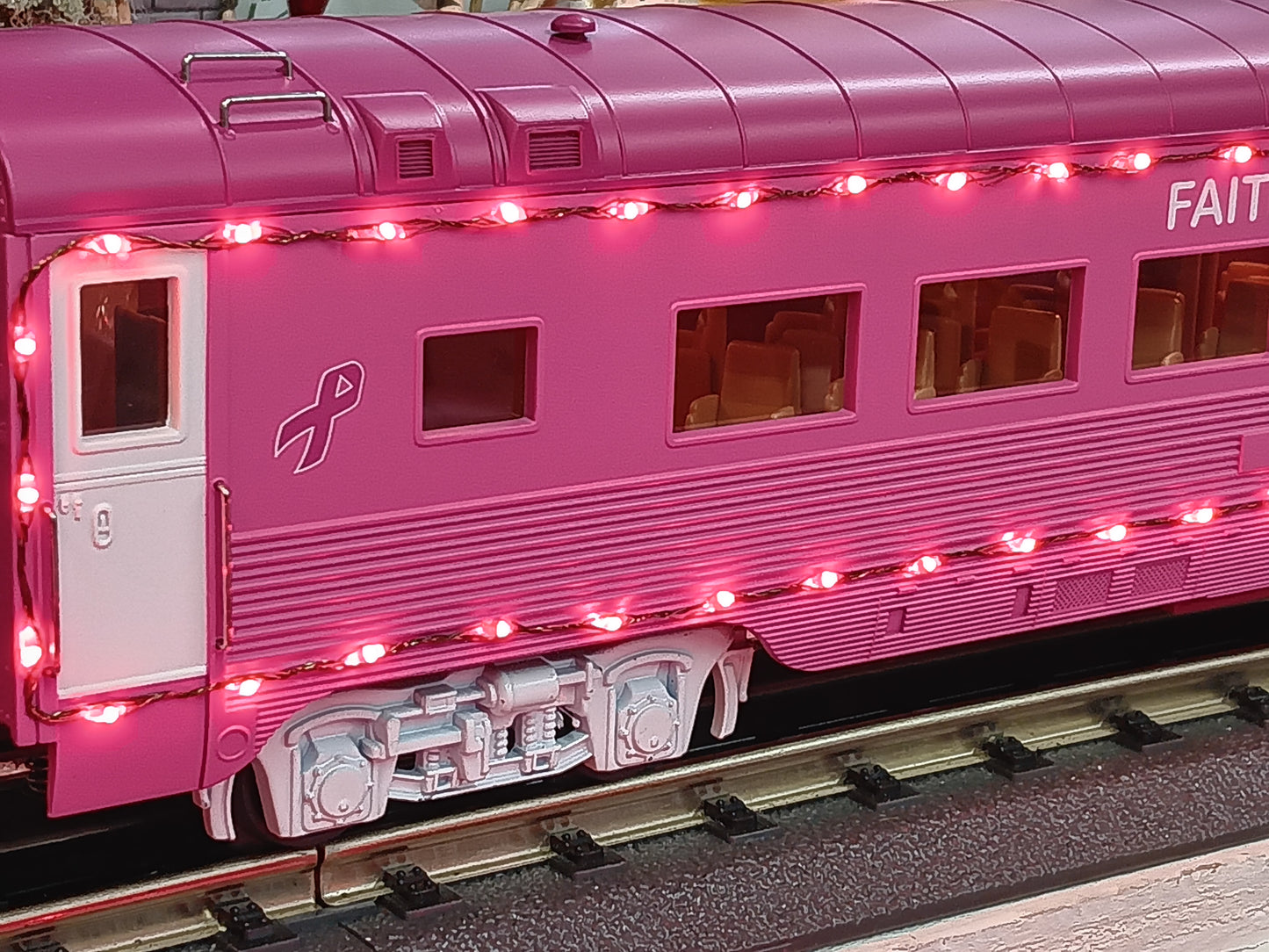 MTH E-Z CATCH CUSTOM FOUR CAR CANCER AWARENESS PASSENGER SET W/ RED LED LIGHTS