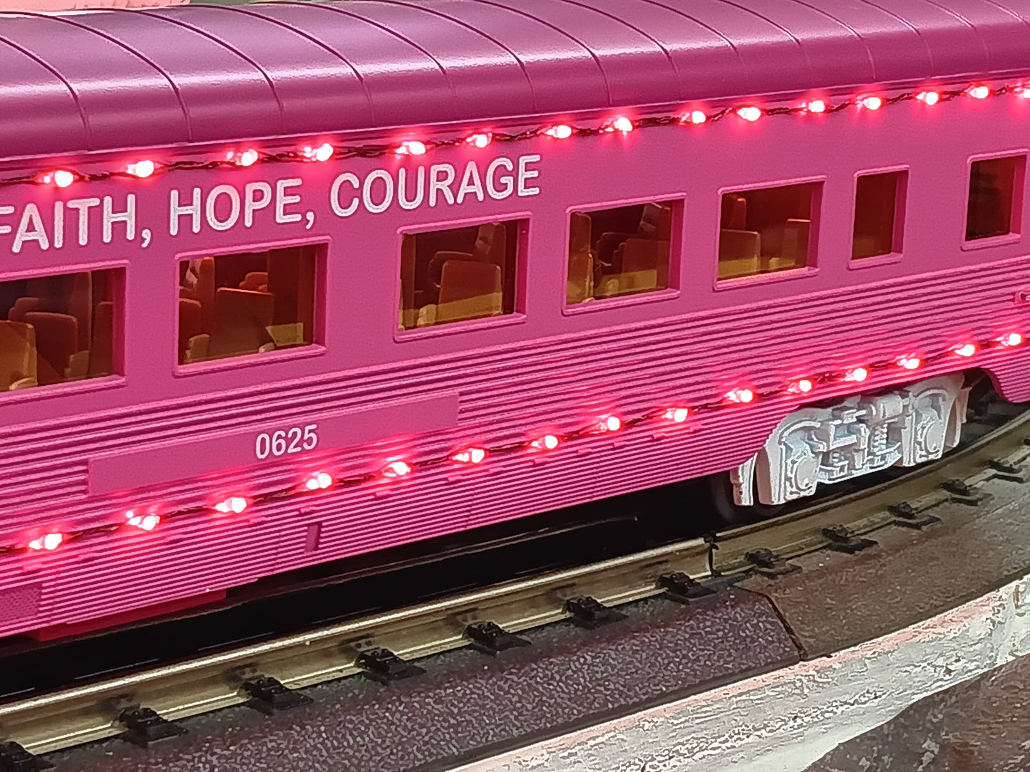 MTH E-Z CATCH CUSTOM FOUR CAR CANCER AWARENESS PASSENGER SET W/ RED LED LIGHTS