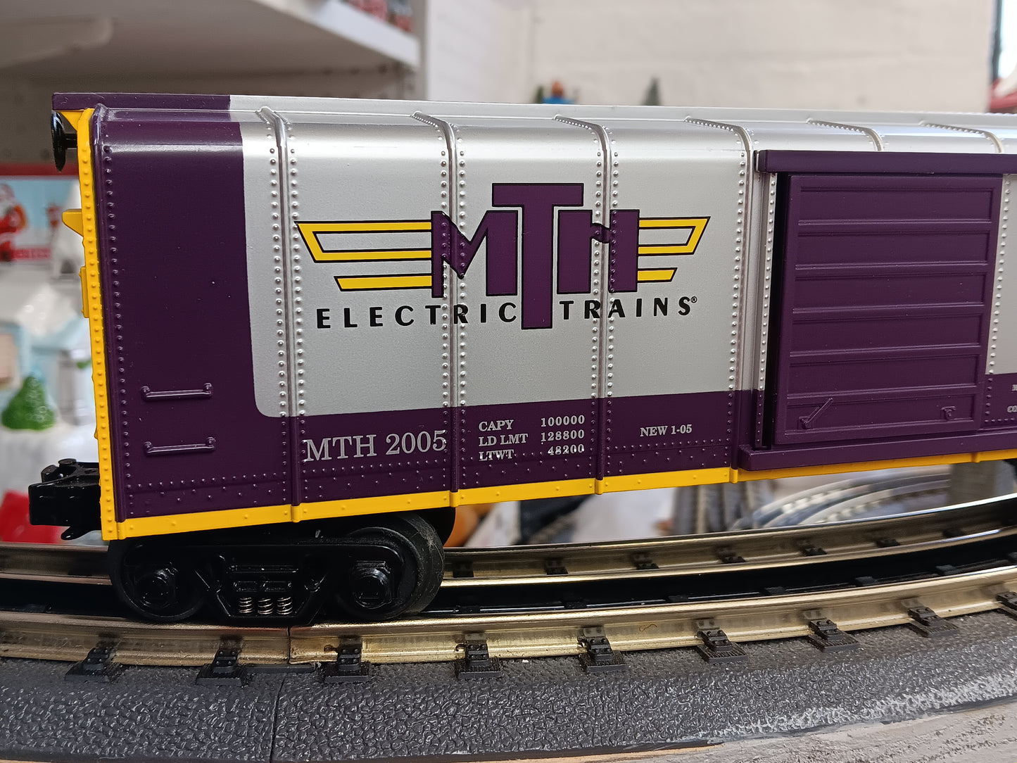 MTH RailKing # 30-74223 O Gauge MTHRRC 2005 Rounded Roof Box Car w/Generator