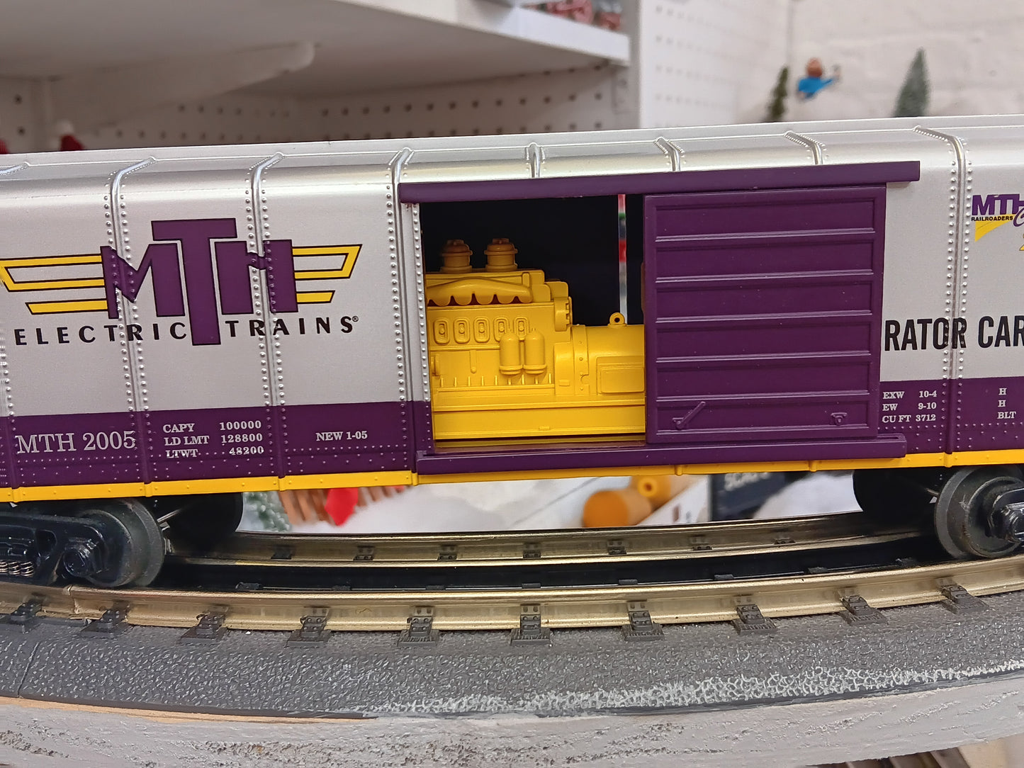 MTH RailKing # 30-74223 O Gauge MTHRRC 2005 Rounded Roof Box Car w/Generator