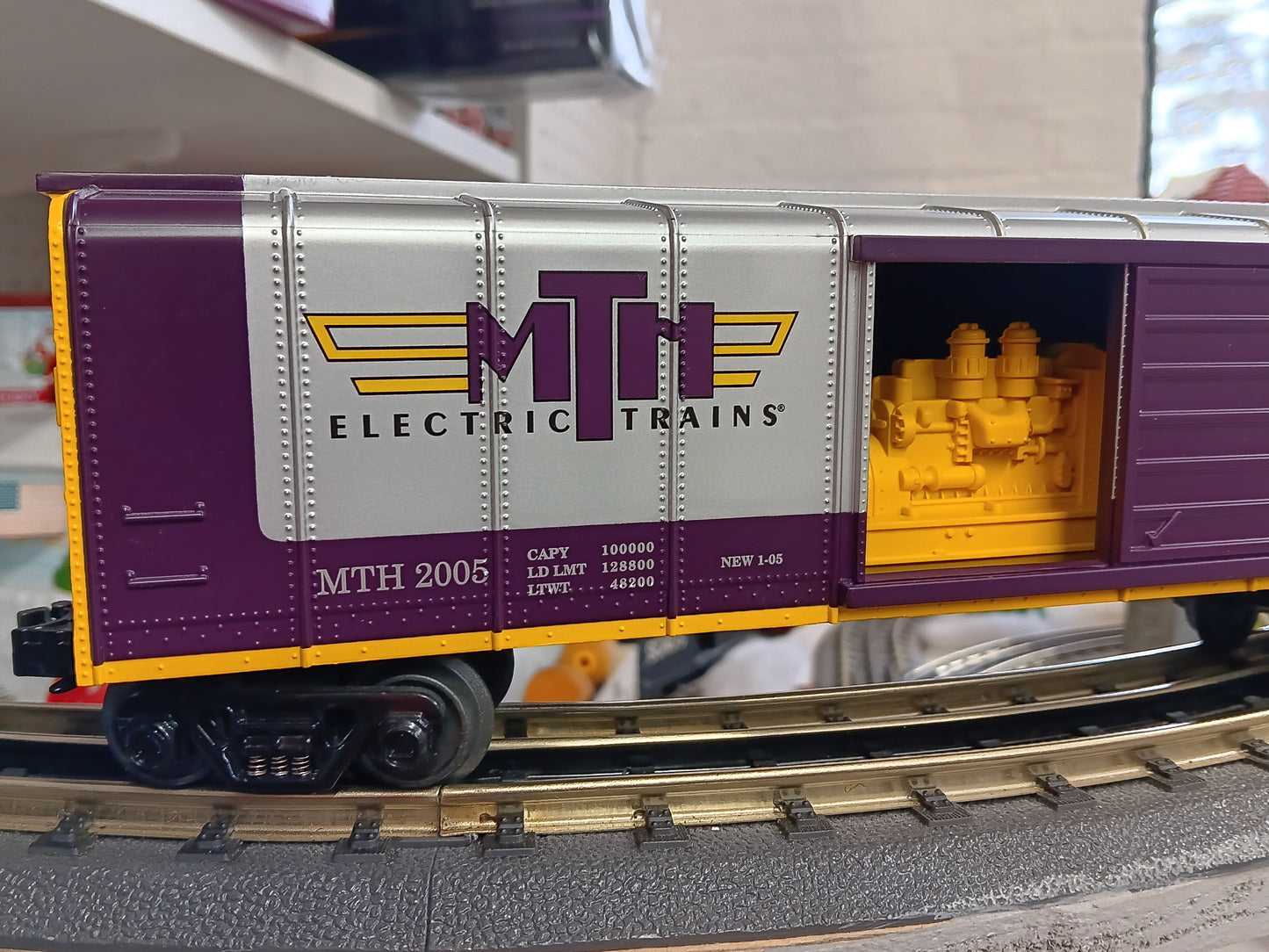 MTH RailKing # 30-74223 O Gauge MTHRRC 2005 Rounded Roof Box Car w/Generator