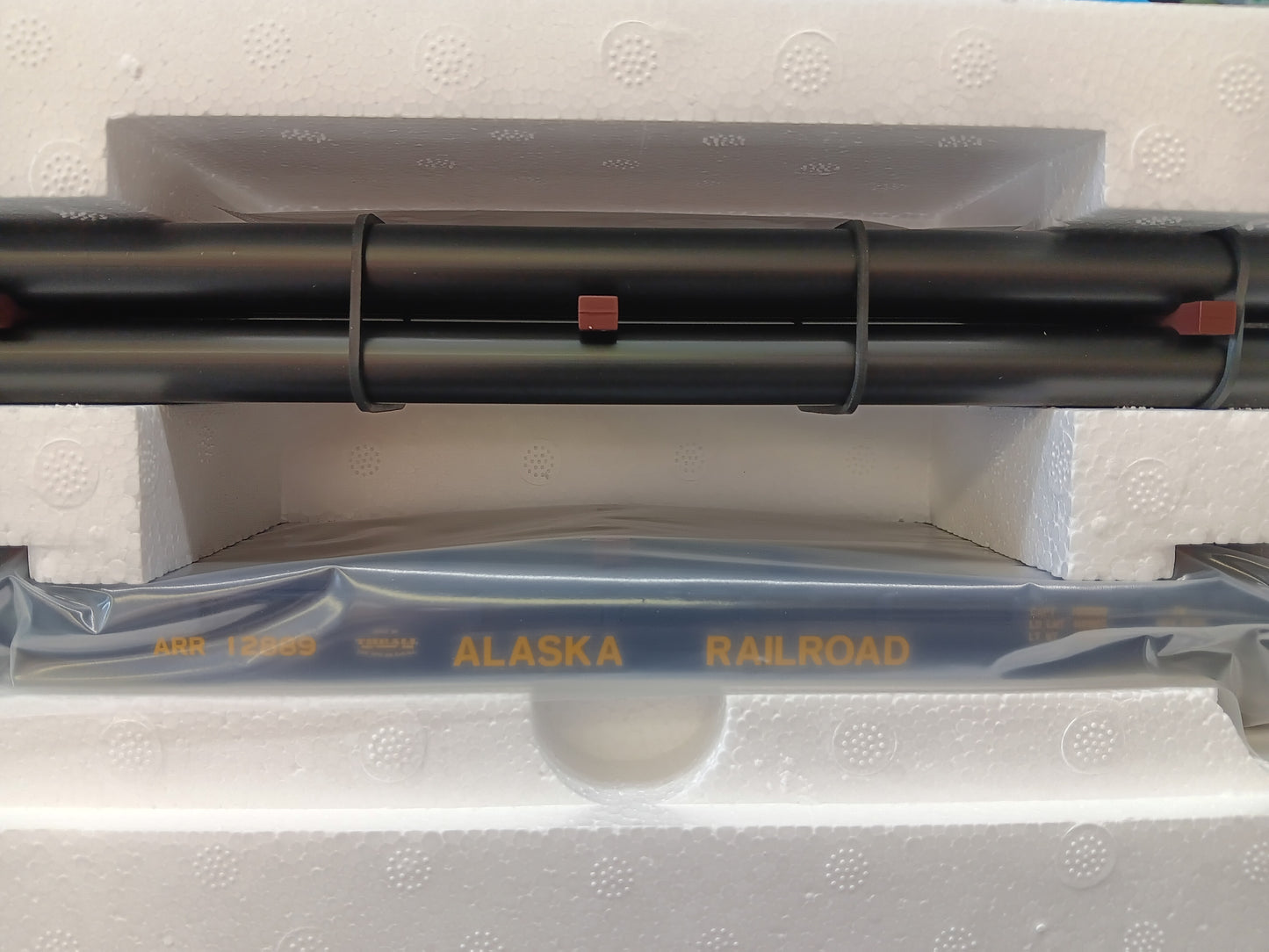 Atlas O TRAINMAN # 3001880-1 ALASKA RAILROAD 52'6" FLAT CAR W/ LOAD # 12889 - 3RL