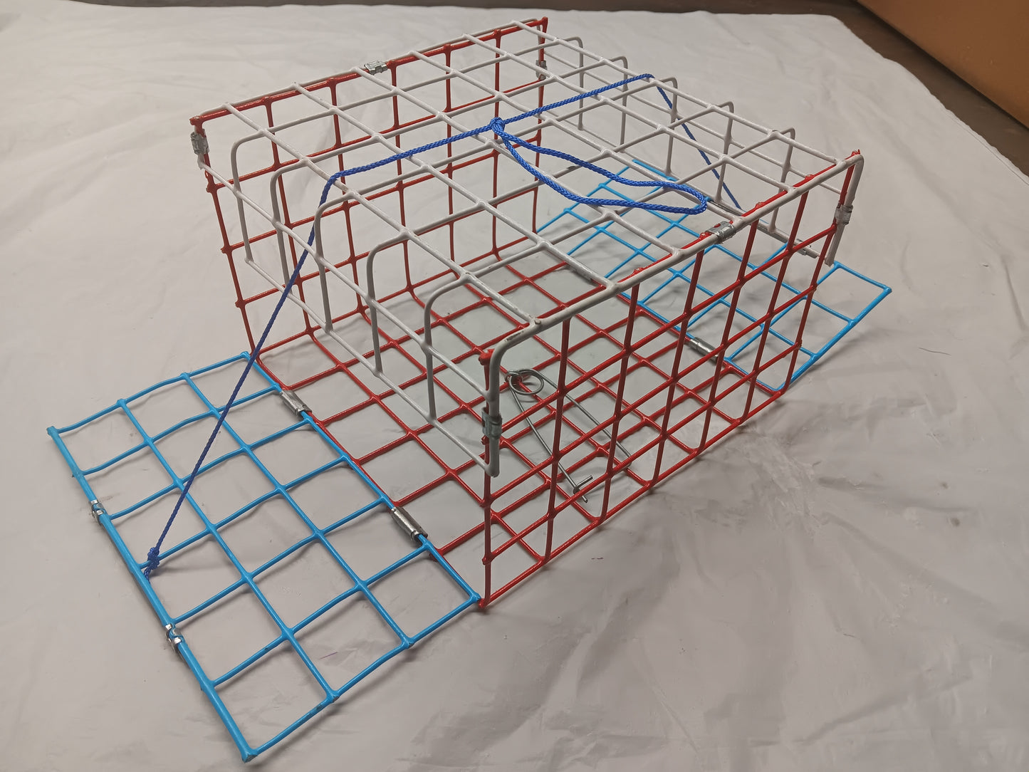 *PICK UP ONLY* E-Z Catch # P-400-RWB ( FIVE-PACK ) 2-Door Weekender Series Crab Trap with Bait Clip PVC Coated (Red, White, & Blue)
