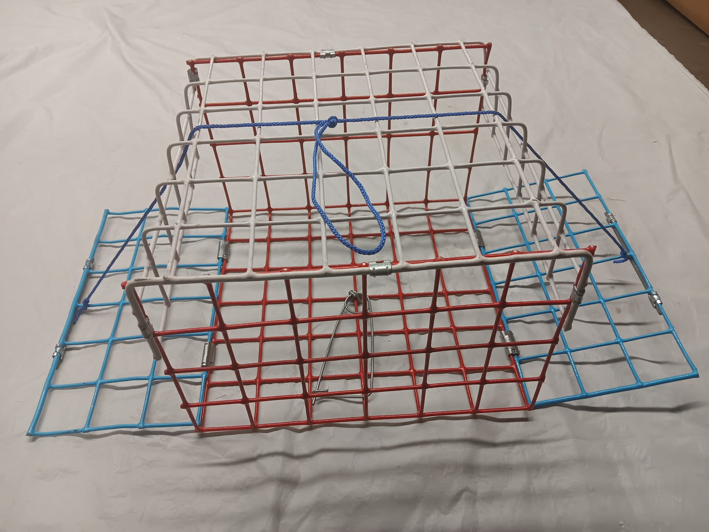 *PICK UP ONLY* E-Z Catch # P-400-RWB ( FIVE-PACK ) 2-Door Weekender Series Crab Trap with Bait Clip PVC Coated (Red, White, & Blue)