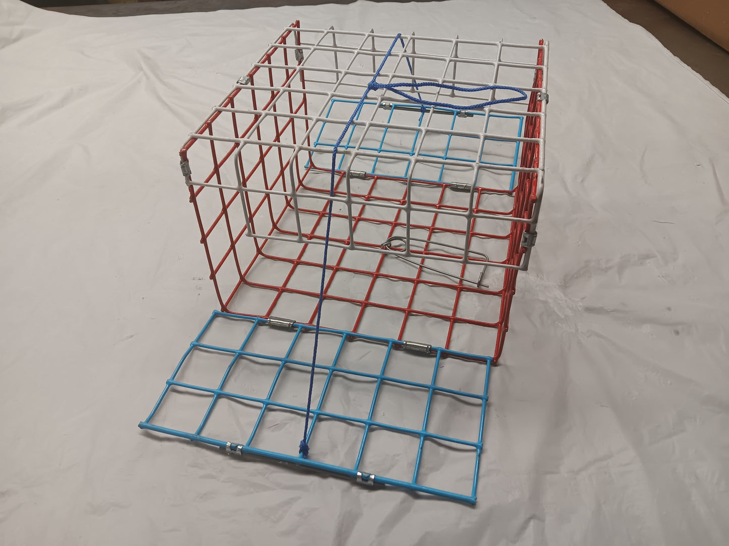 *PICK UP ONLY* E-Z Catch # P-400-RWB ( FIVE-PACK ) 2-Door Weekender Series Crab Trap with Bait Clip PVC Coated (Red, White, & Blue)