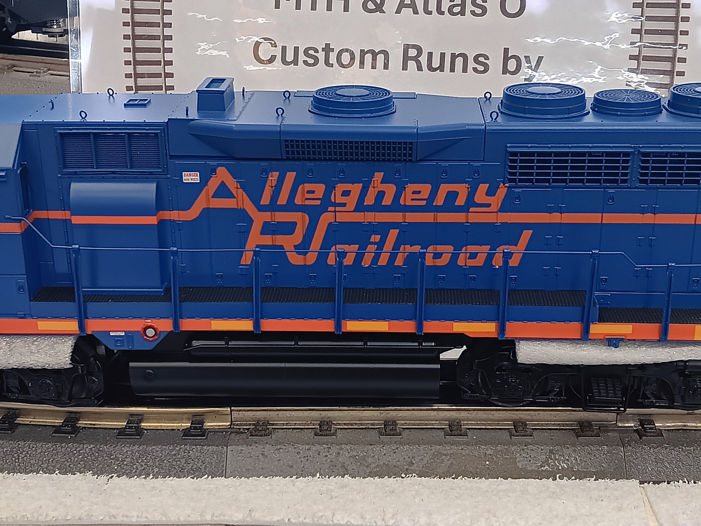 E-Z Catch Custom Run Buffalo & Pittsburgh GP35 MTH 20-22106-1 Premier Cab # 305 with Ditch Lights