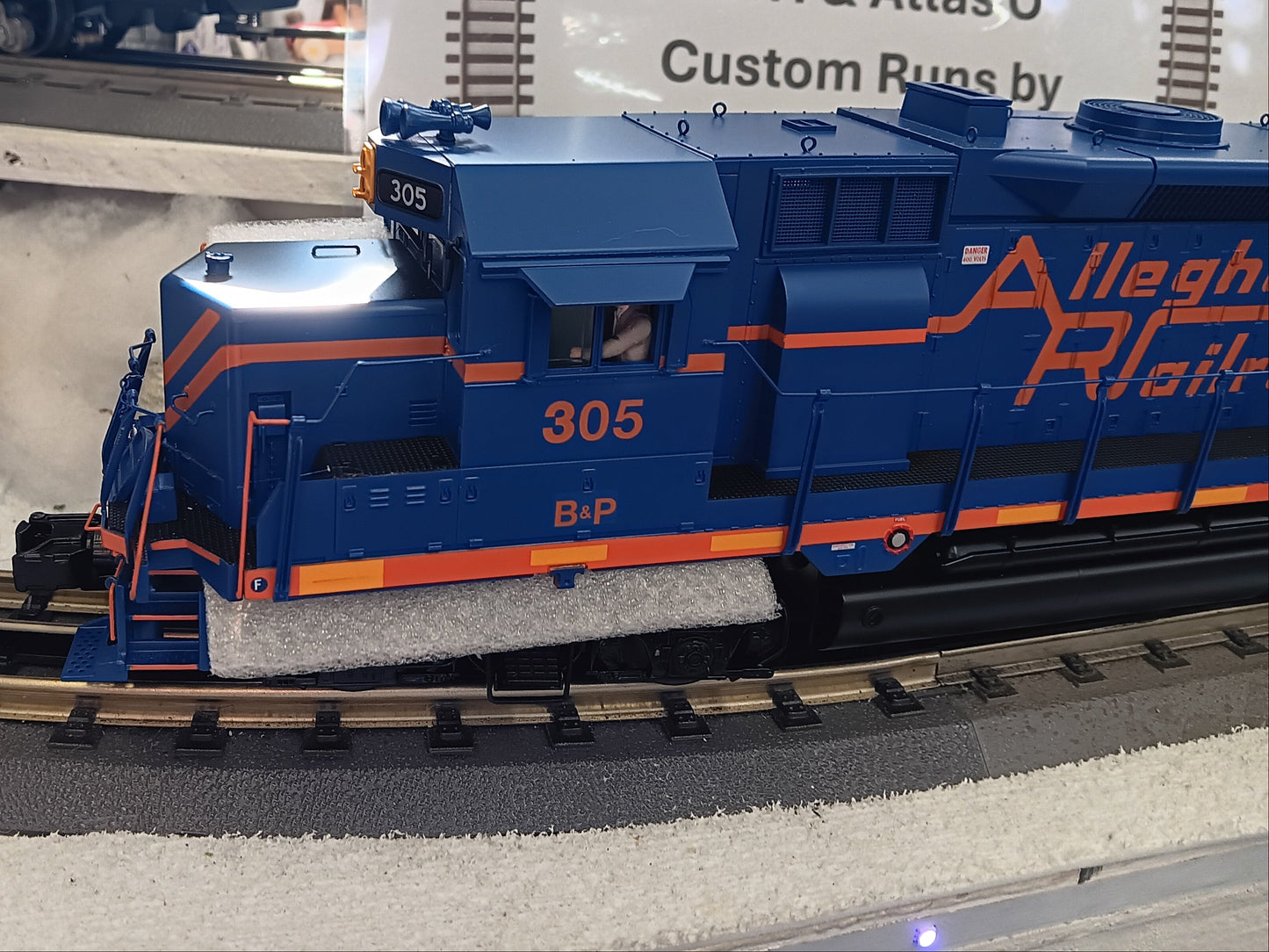 E-Z Catch Custom Run Buffalo & Pittsburgh GP35 MTH 20-22106-1 Premier Cab # 305 with Ditch Lights