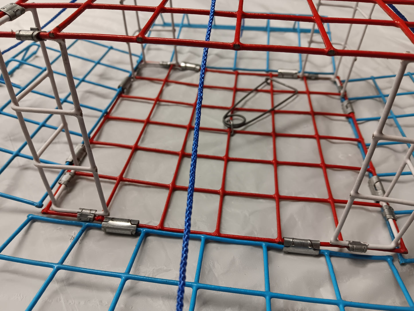*PICK UP ONLY* 5 Pack E-Z Catch Four Door Weekender Kid's size Crab Traps # P-402-RWB (Red, White, & Blue)