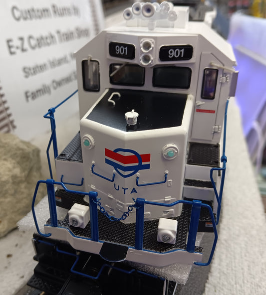 Atlas O # 30138579 PREMIER GP40 LOCOMOTIVE UTA 901 (WHITE/RED/BLUE) - 3RL