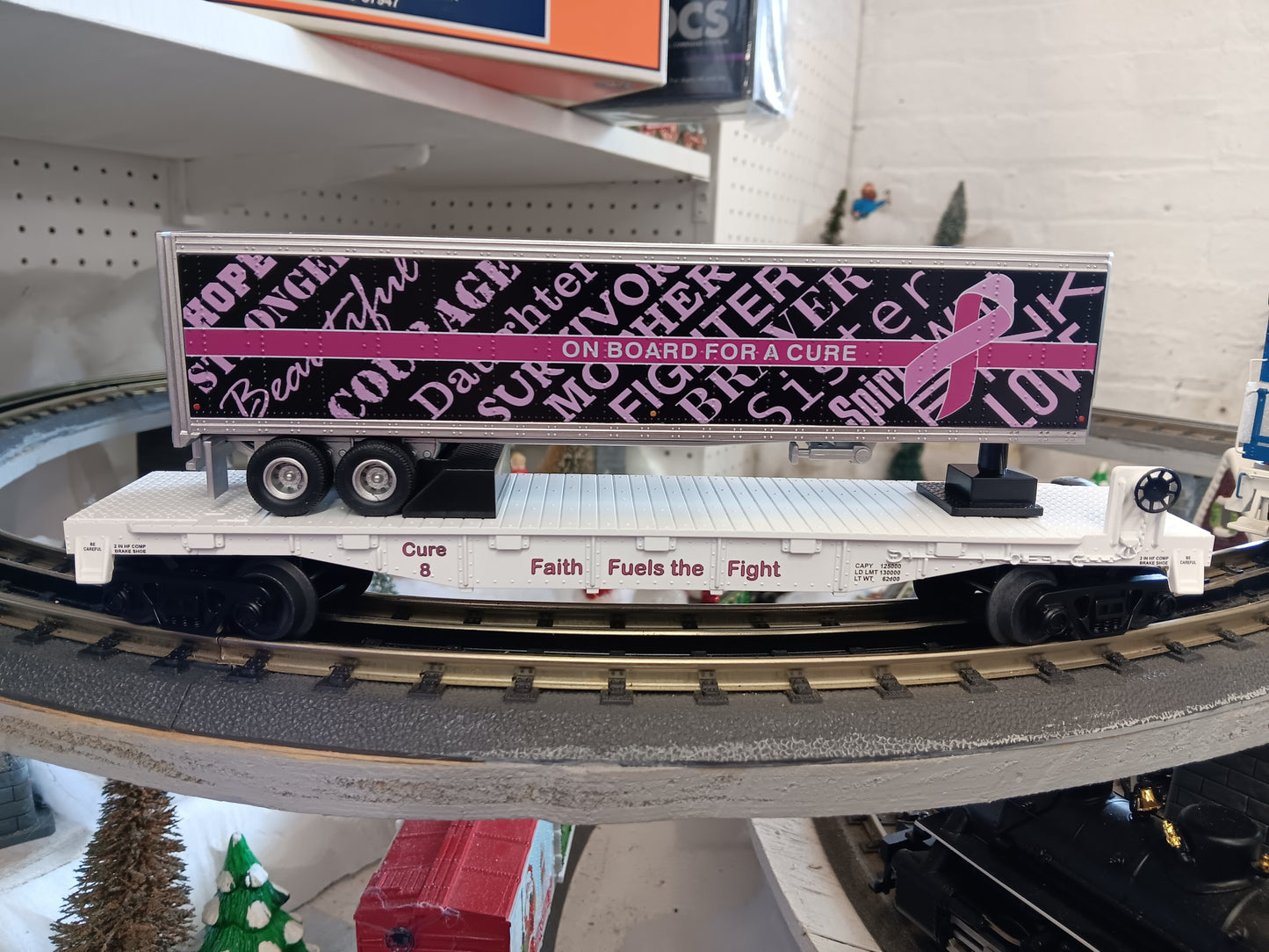 Custom MTH RailKing # 30‑76979 Cure 8 Cancer Awareness Flat Car w/ 40’ Trailer