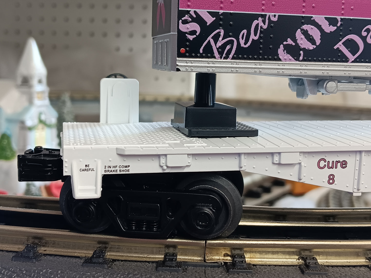 Custom MTH RailKing # 30‑76979 Cure 8 Cancer Awareness Flat Car w/ 40’ Trailer