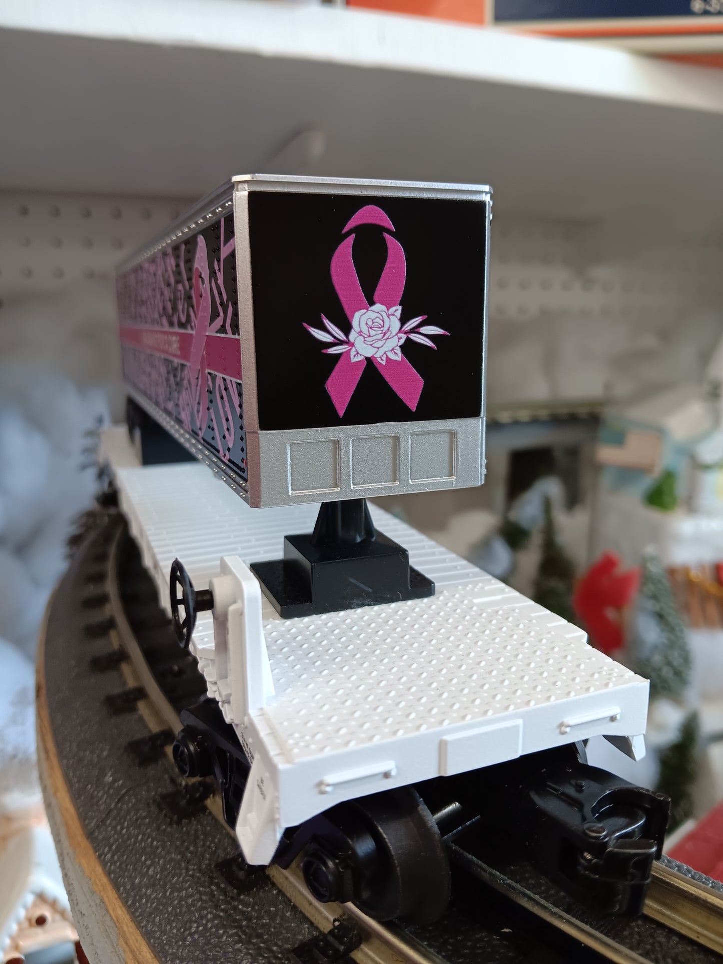 Custom MTH RailKing # 30-76980 Cure 9 Cancer Awareness Flat Car w/ 40’ Trailer