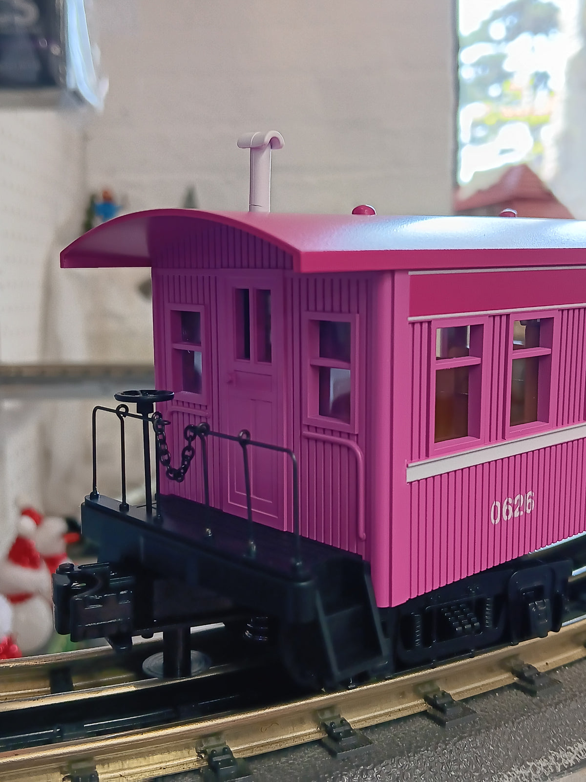 E-Z Catch Custom 30-6462 O Gauge RailKing Cancer Awareness 3-Car Overton Passenger Coach Set
