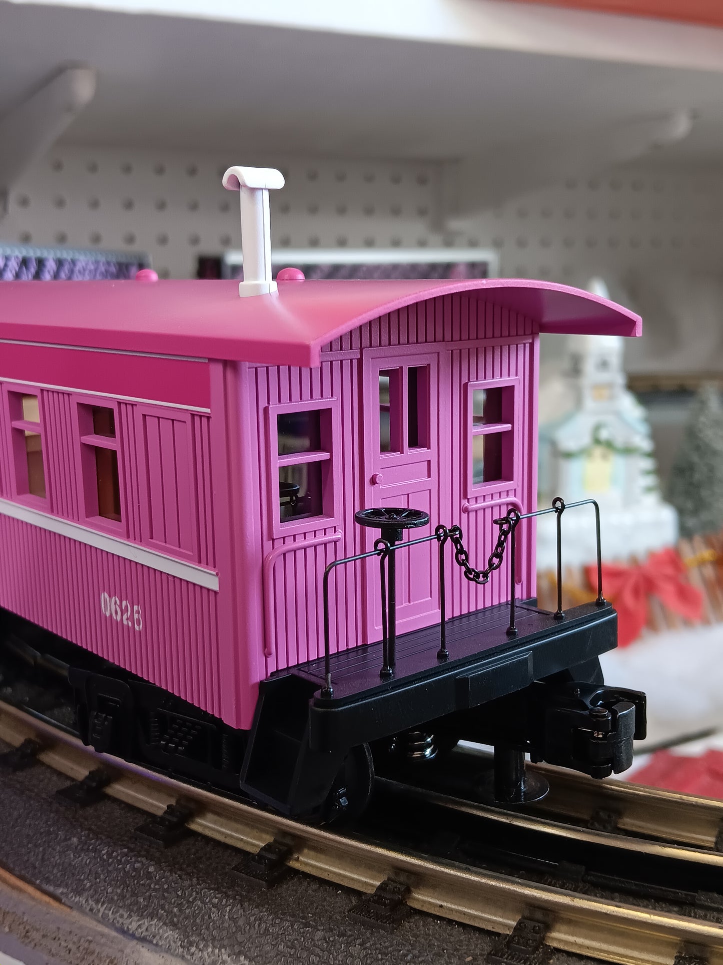 E-Z Catch Custom 30-6462 O Gauge RailKing Cancer Awareness 3-Car Overton Passenger Coach Set
