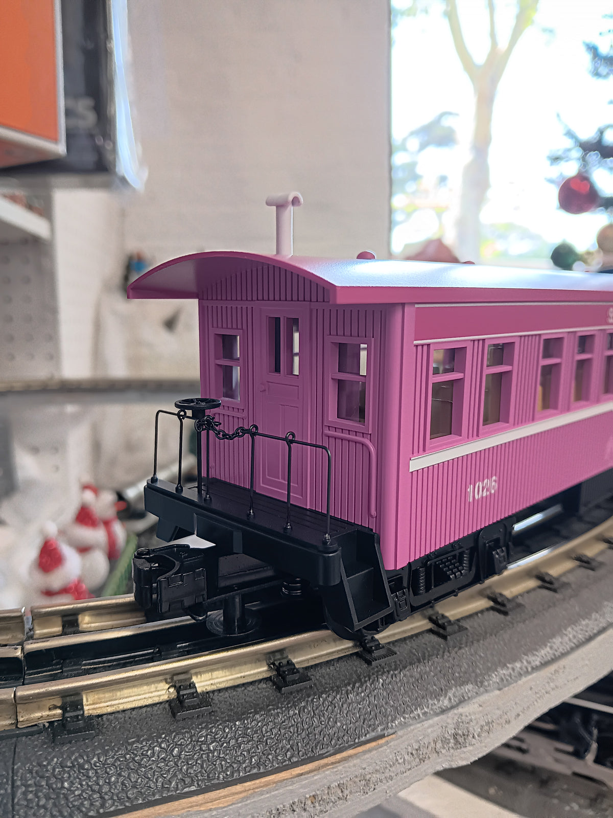 E-Z Catch Custom 30-6462 O Gauge RailKing Cancer Awareness 3-Car Overton Passenger Coach Set