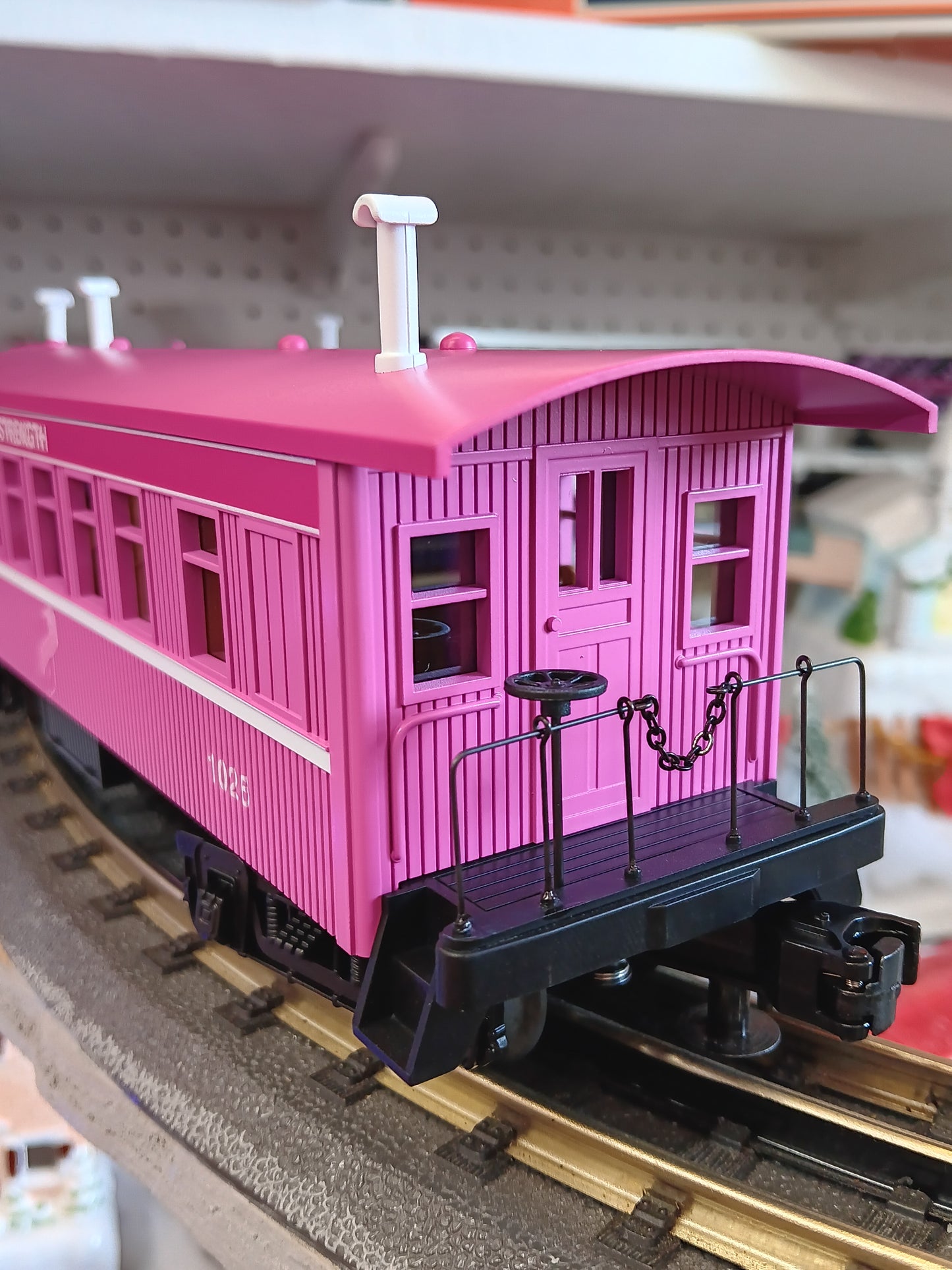 E-Z Catch Custom 30-6462 O Gauge RailKing Cancer Awareness 3-Car Overton Passenger Coach Set