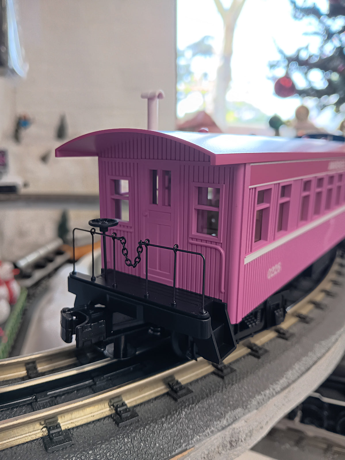 E-Z Catch Custom 30-6462 O Gauge RailKing Cancer Awareness 3-Car Overton Passenger Coach Set